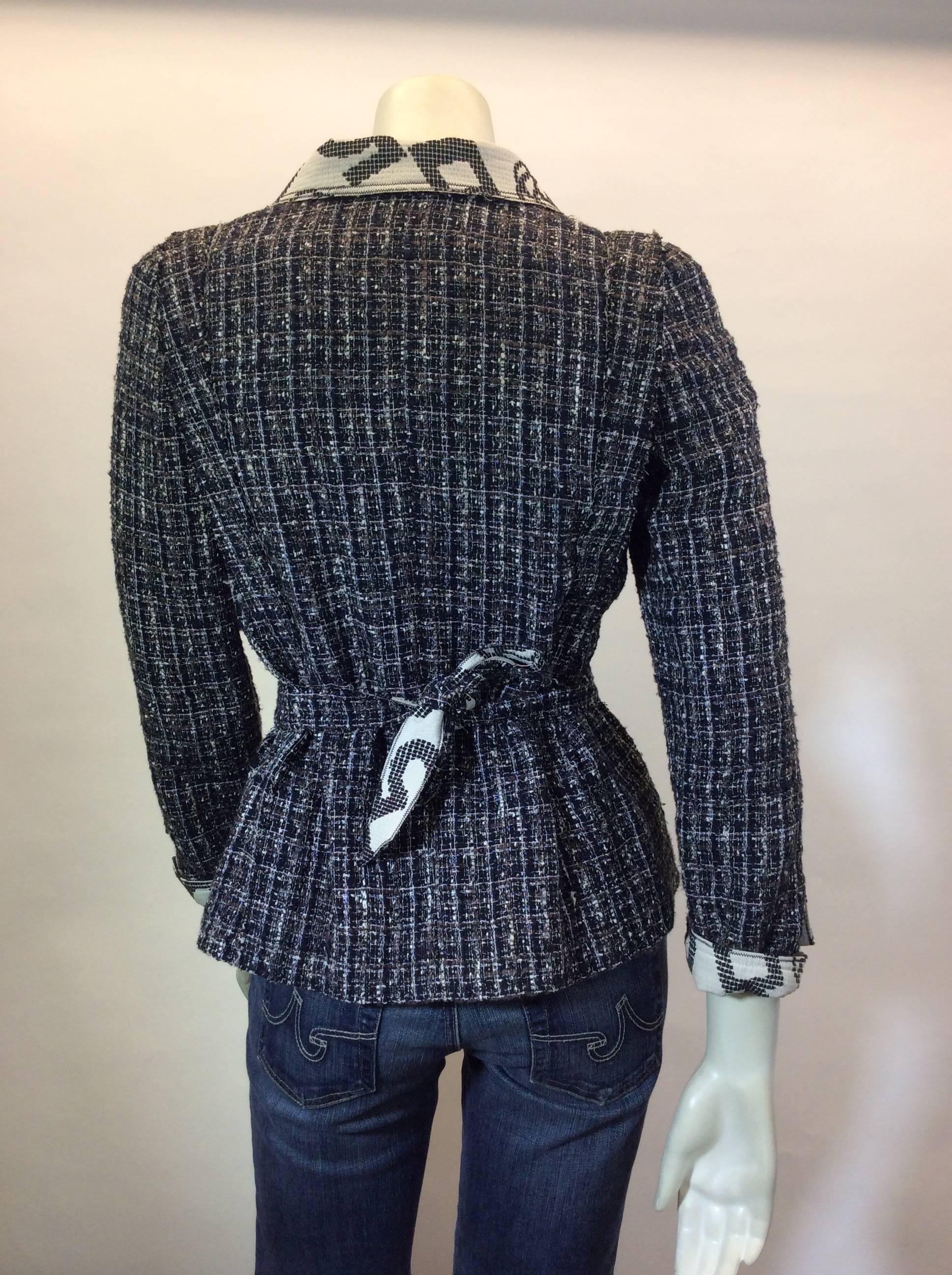 Chanel Navy and Cream Tweed Blazer In Excellent Condition For Sale In Narberth, PA