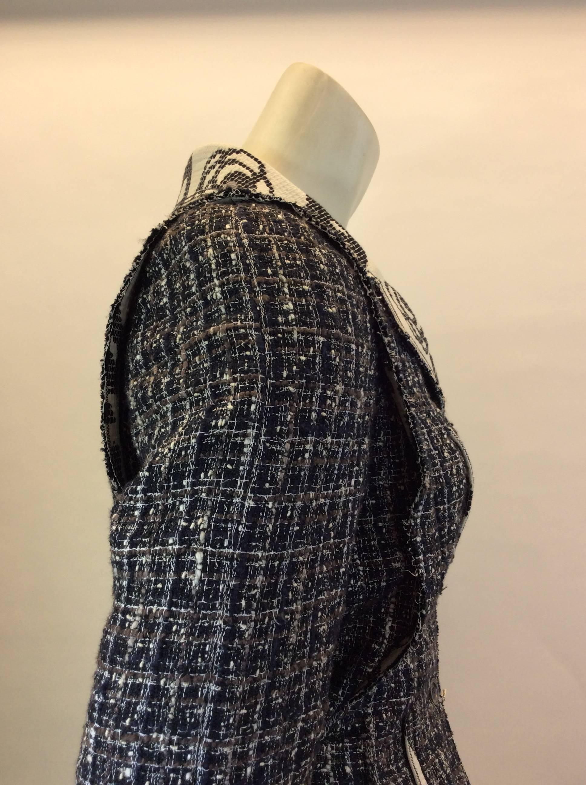 Chanel Navy and Cream Tweed Blazer For Sale 3