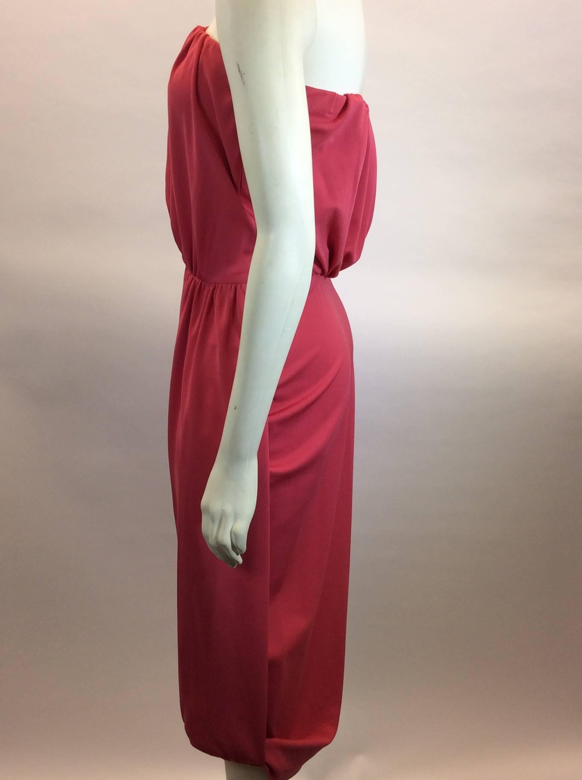 Coral Draped Strapless Dress
Elastic bustline for fit
Ruched bust and waistline with draped panel
Size Large
56% Viscose, 41% Polyester, 3% Polyurethane