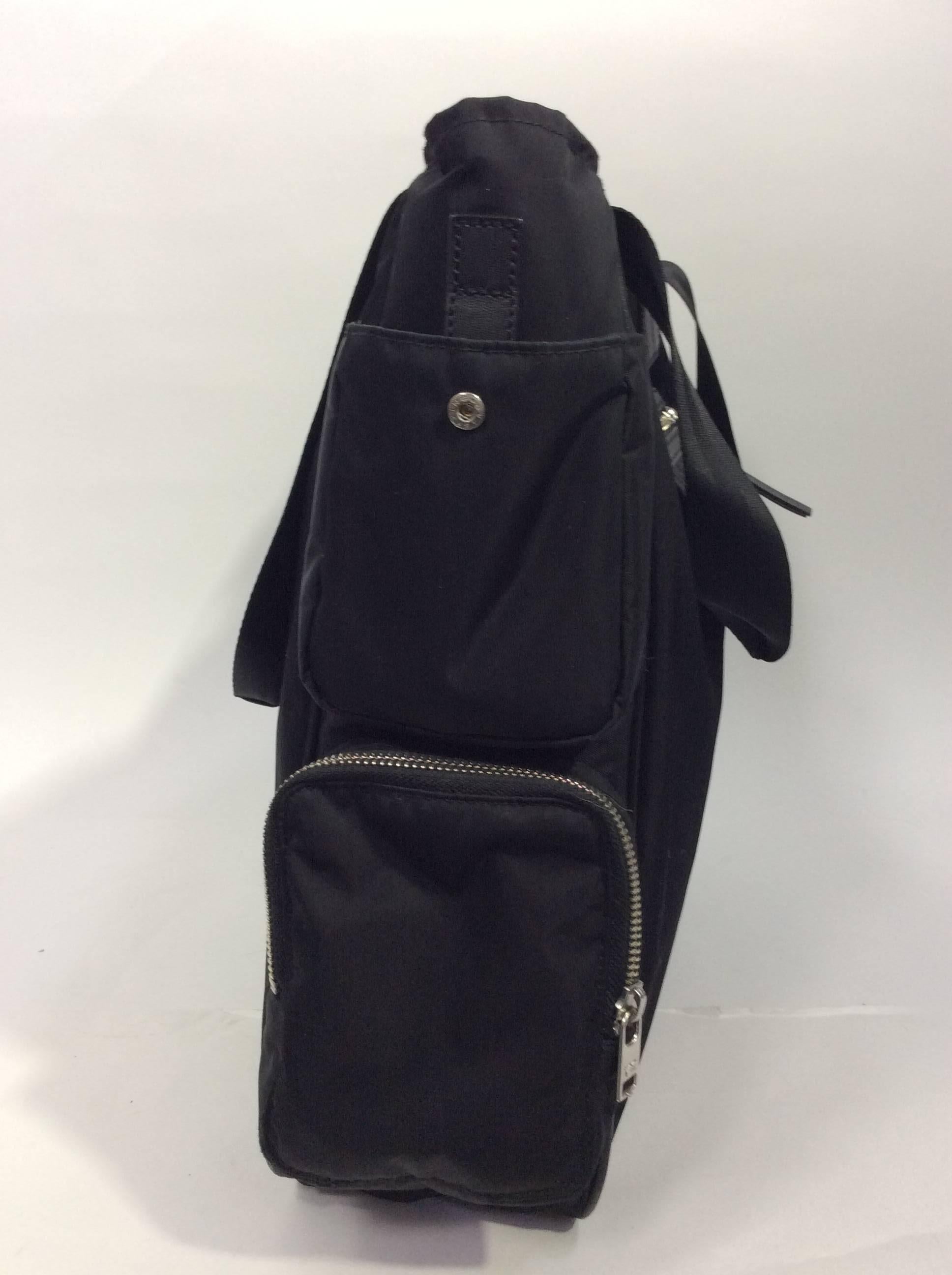 Yohji Yamamoto Multi Pocket Black Handbag
6 outer pockets
Silver hardware
Over the shoulder nylon straps
380mm
100% polyester lined
Outer shell is also polyester
Made in Vietnam