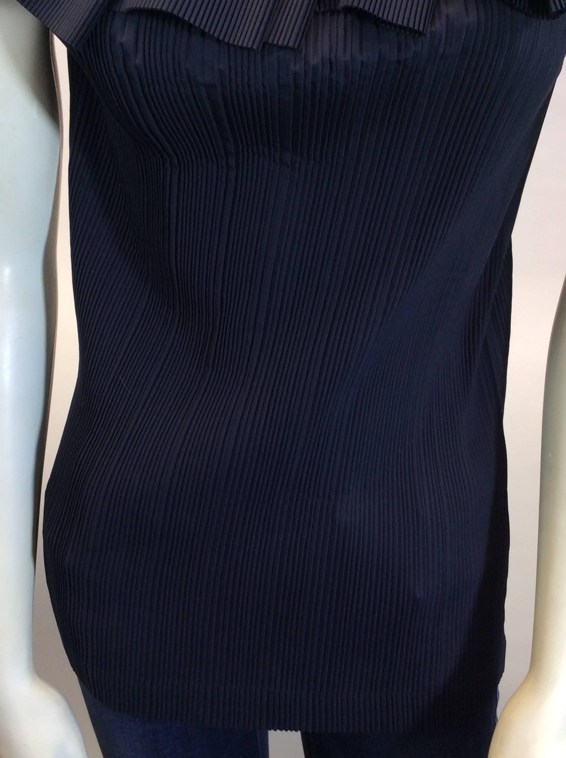Issey Miyake Navy Pleated Off The Shoulder Top  In Excellent Condition For Sale In Narberth, PA