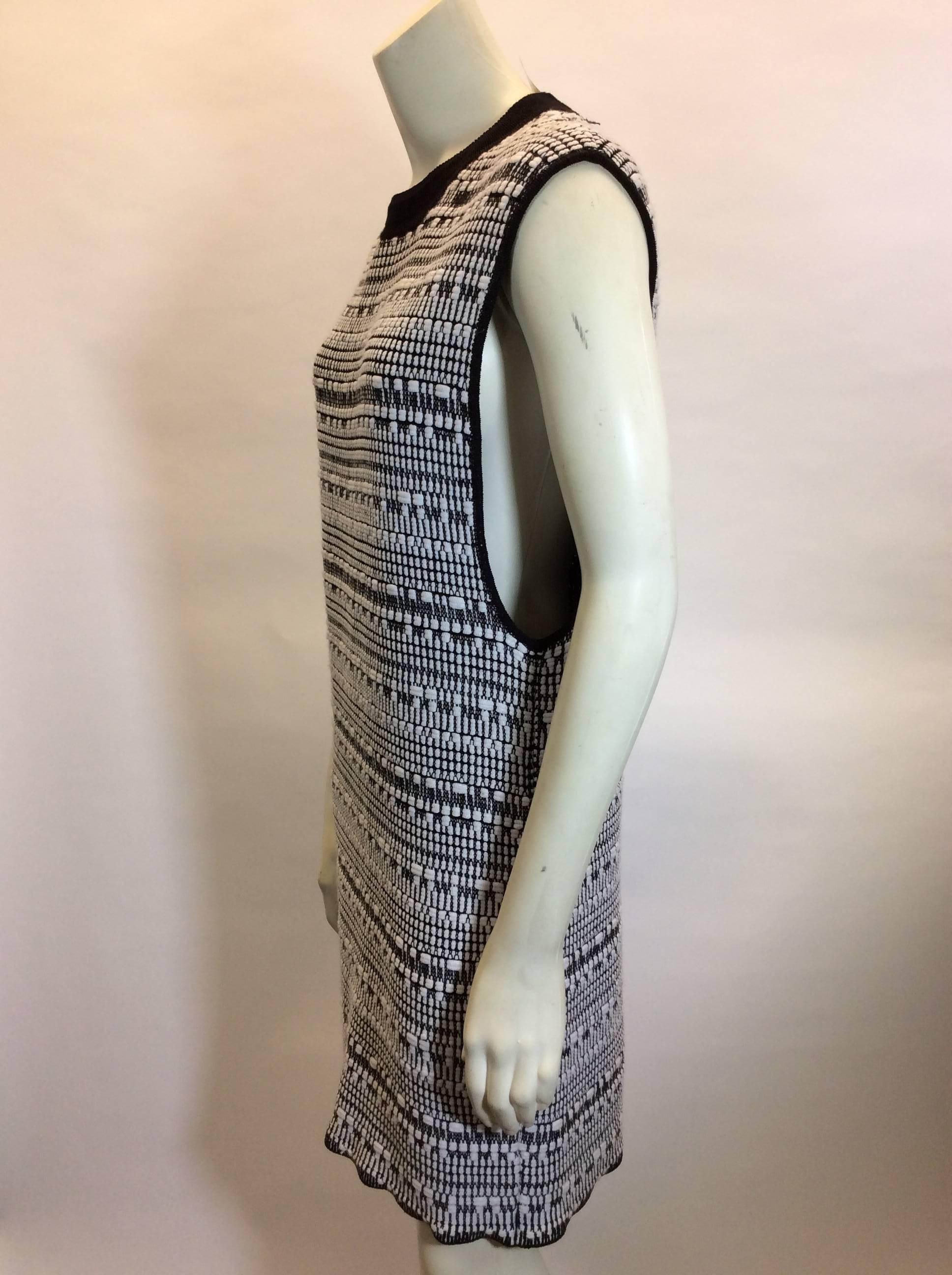 Helmut Lang Sweater Dress
Black and white
Sleeveless, wide opening for arms
Linen & Viscose
Made in China