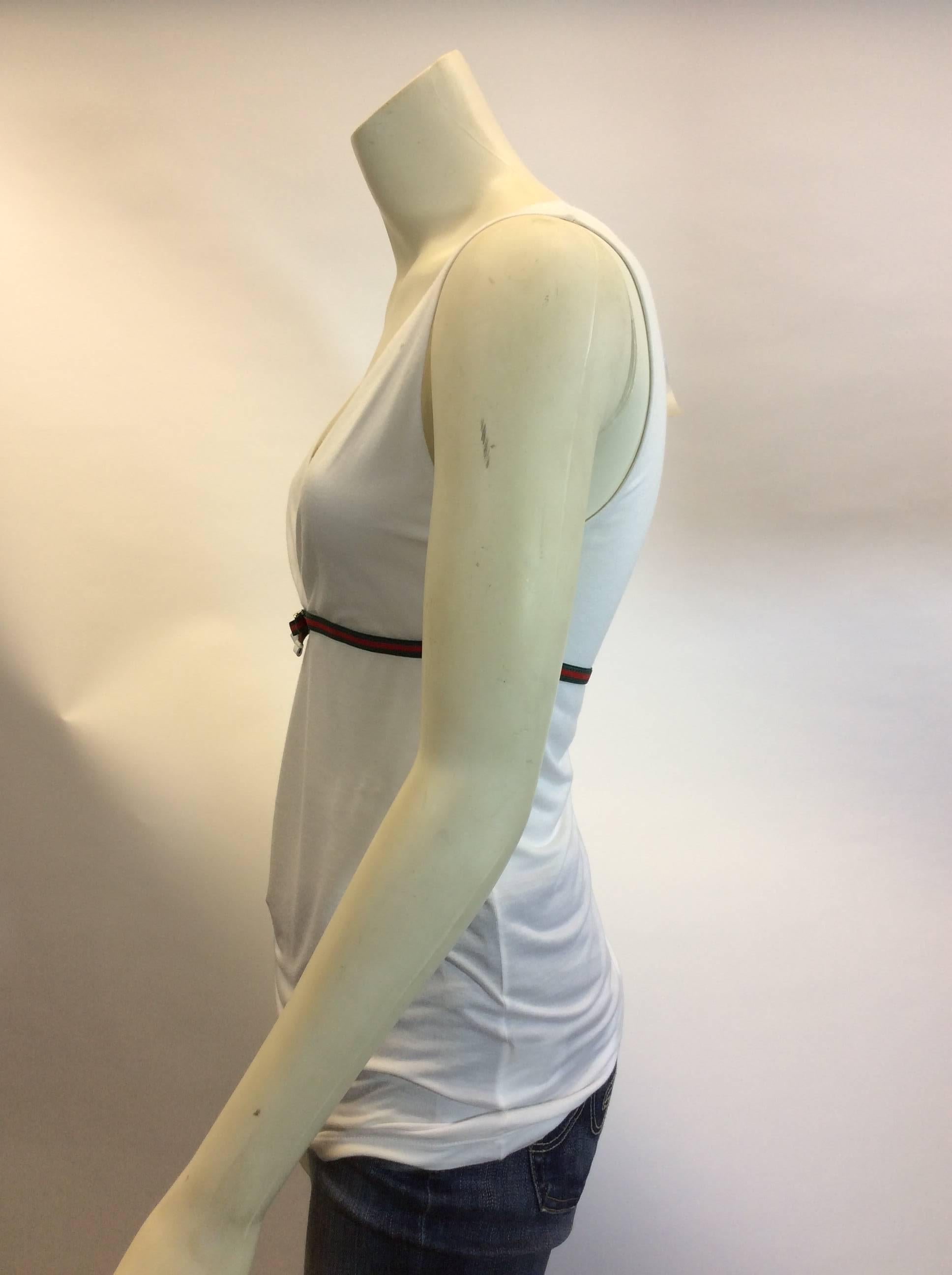 Gucci V Neck White Cotton Blouse In Excellent Condition For Sale In Narberth, PA