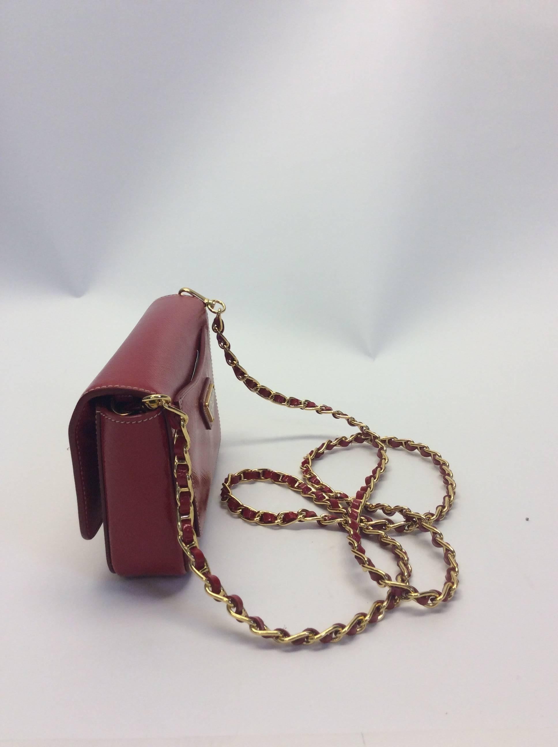 Prada Petite Red Patent Leather Crossbody
Features a gold chain with a 23 inch strap drop
$399
Made in italy
7 inches Length, 4 inches Height,  2 inches Diameter
Authentiicty card included