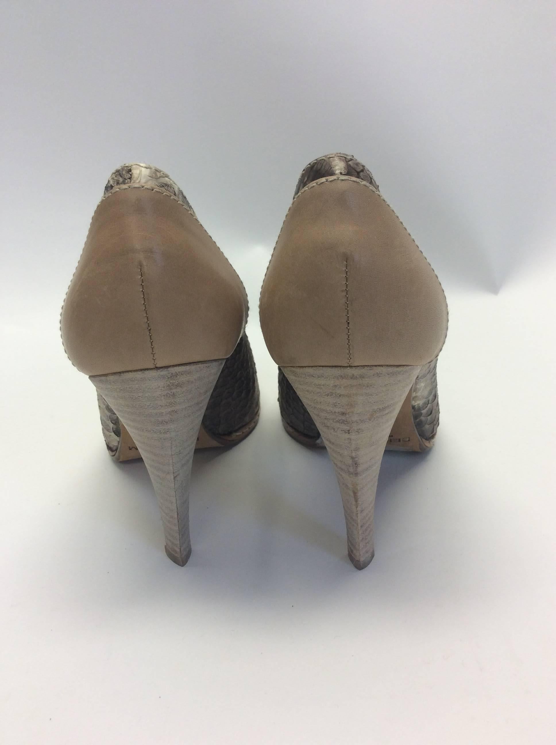 Derek Lam Snake Skin Pump In Excellent Condition For Sale In Narberth, PA