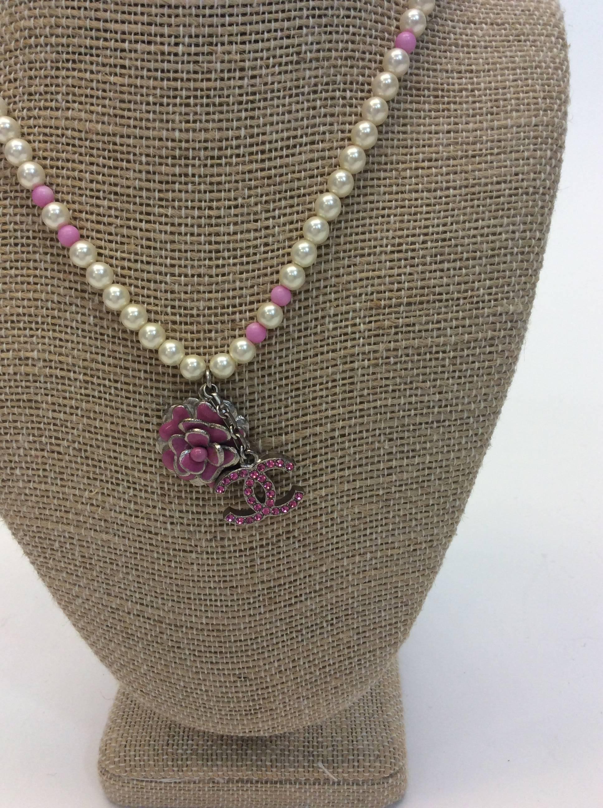 Chanel Pink Beaded Pearl Necklace With Charm
Chanel pink rhinestone logo
Floral charm in center
Pearl and pink beaded around
$299
Made in france
8 inch drop, 16 inches around