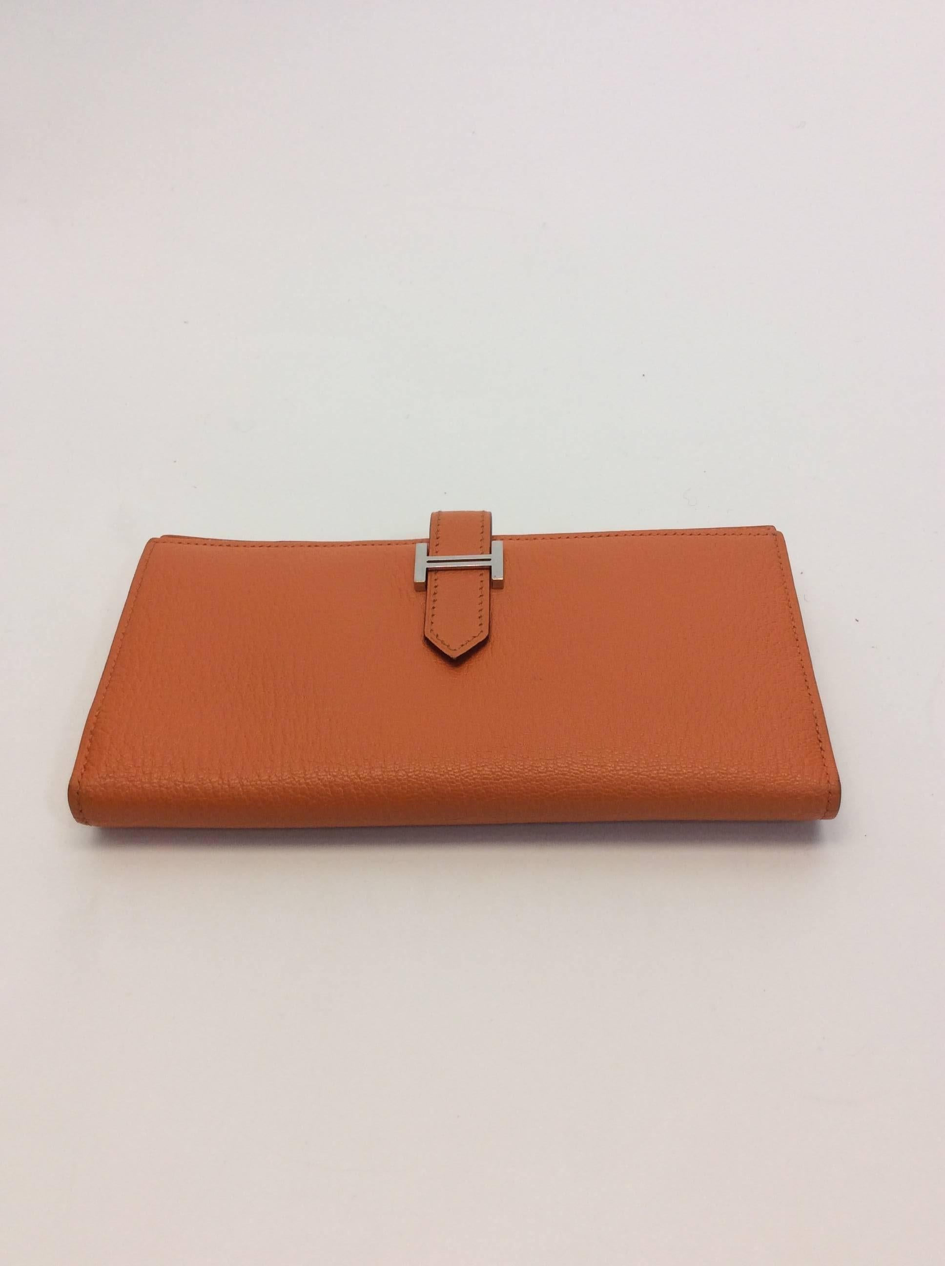 Hermes Orange Bearn Bifold Wallet
Lined with Lambskin
5 credit card slots & two additional pockets with zipper coin pocket
7 X 3.5 
Hermes H on front
Made in France
Comes with box

