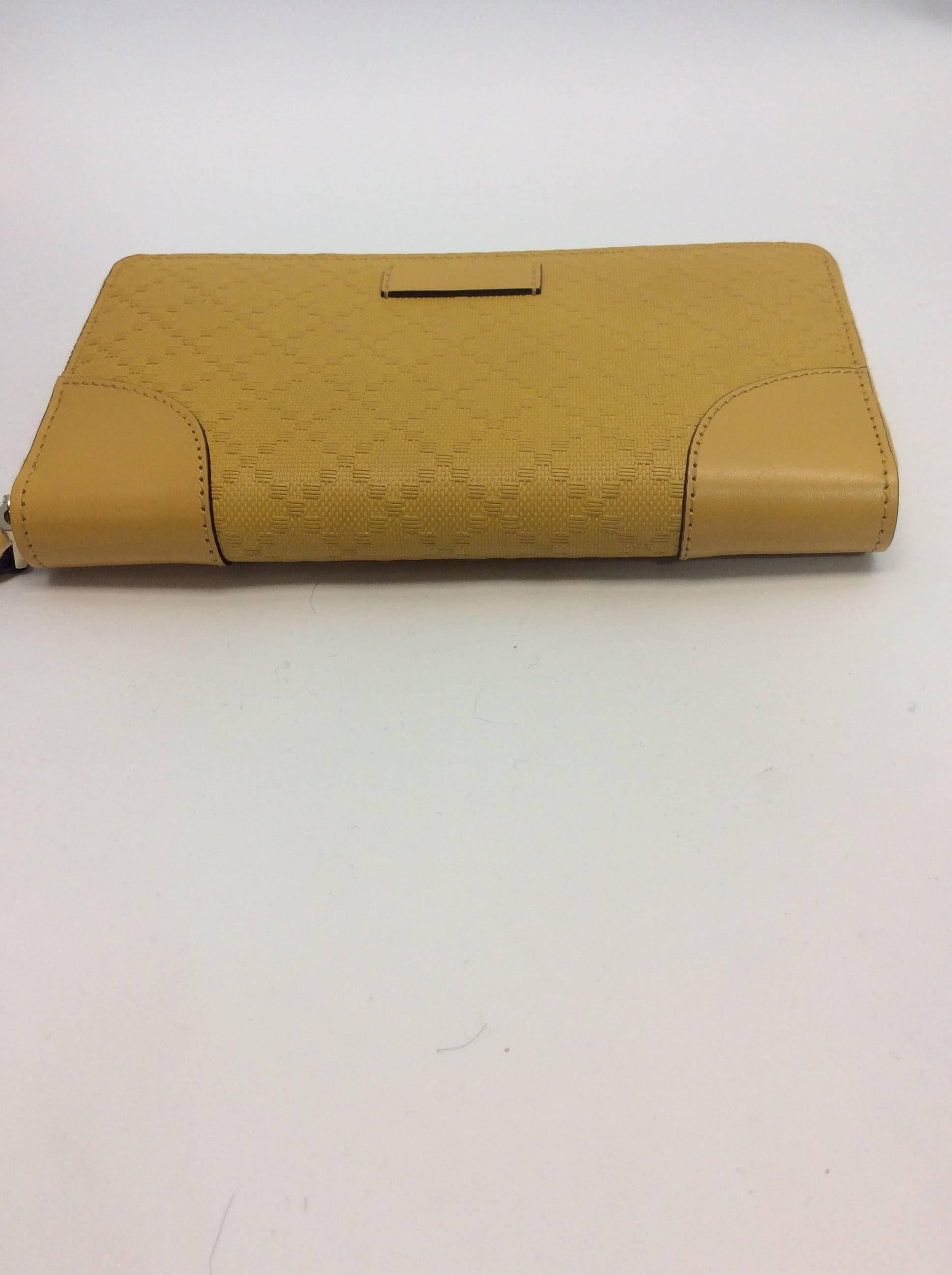 Gucci NIB Bright Yellow Diamante Wallet In New Condition For Sale In Narberth, PA