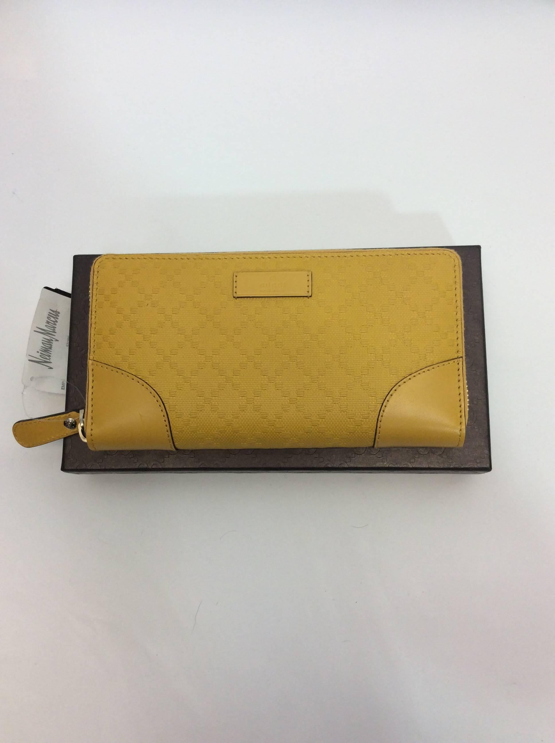 Women's Gucci NIB Bright Yellow Diamante Wallet For Sale