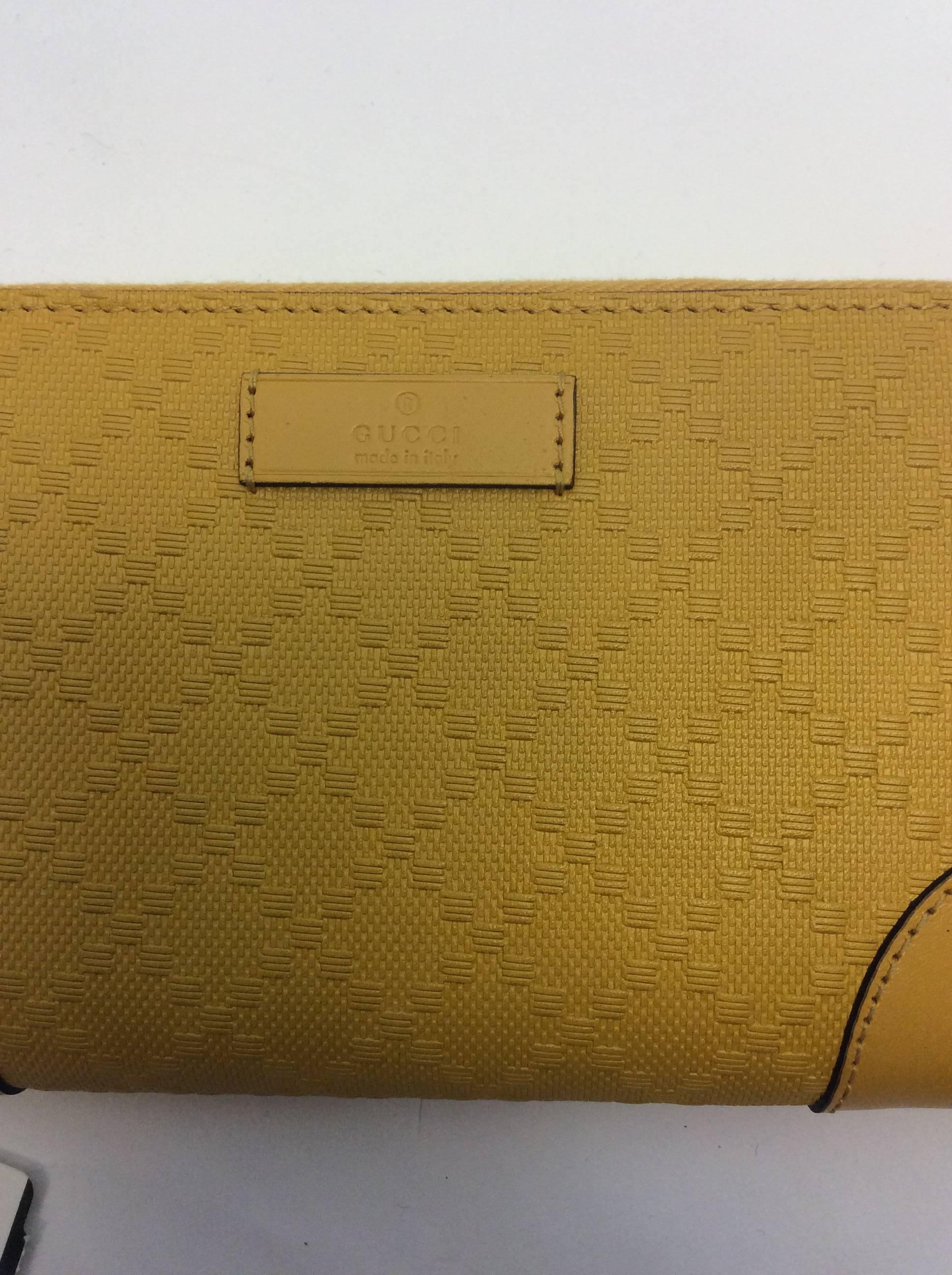 Gucci NIB Bright Yellow Diamante Wallet
Original Price: $570
New in box, with tags
Yellow canvas material with leather
Zip around style
Credit card slots & zipper section
Made in Italy