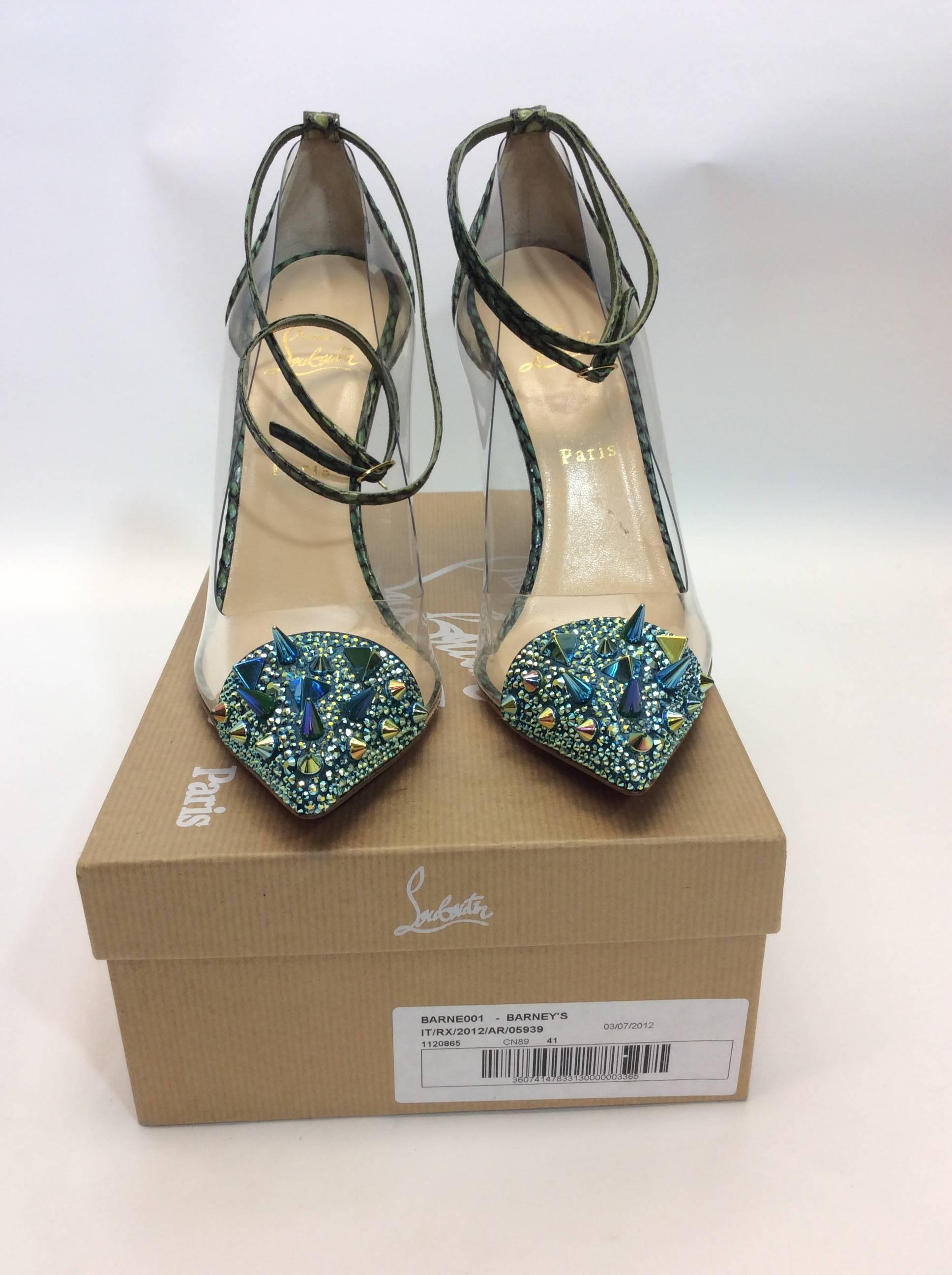 Christian Louboutin NIB Just Picks 100 Pot Pourri PVC Cobra Version Green Pumps In New Condition For Sale In Narberth, PA