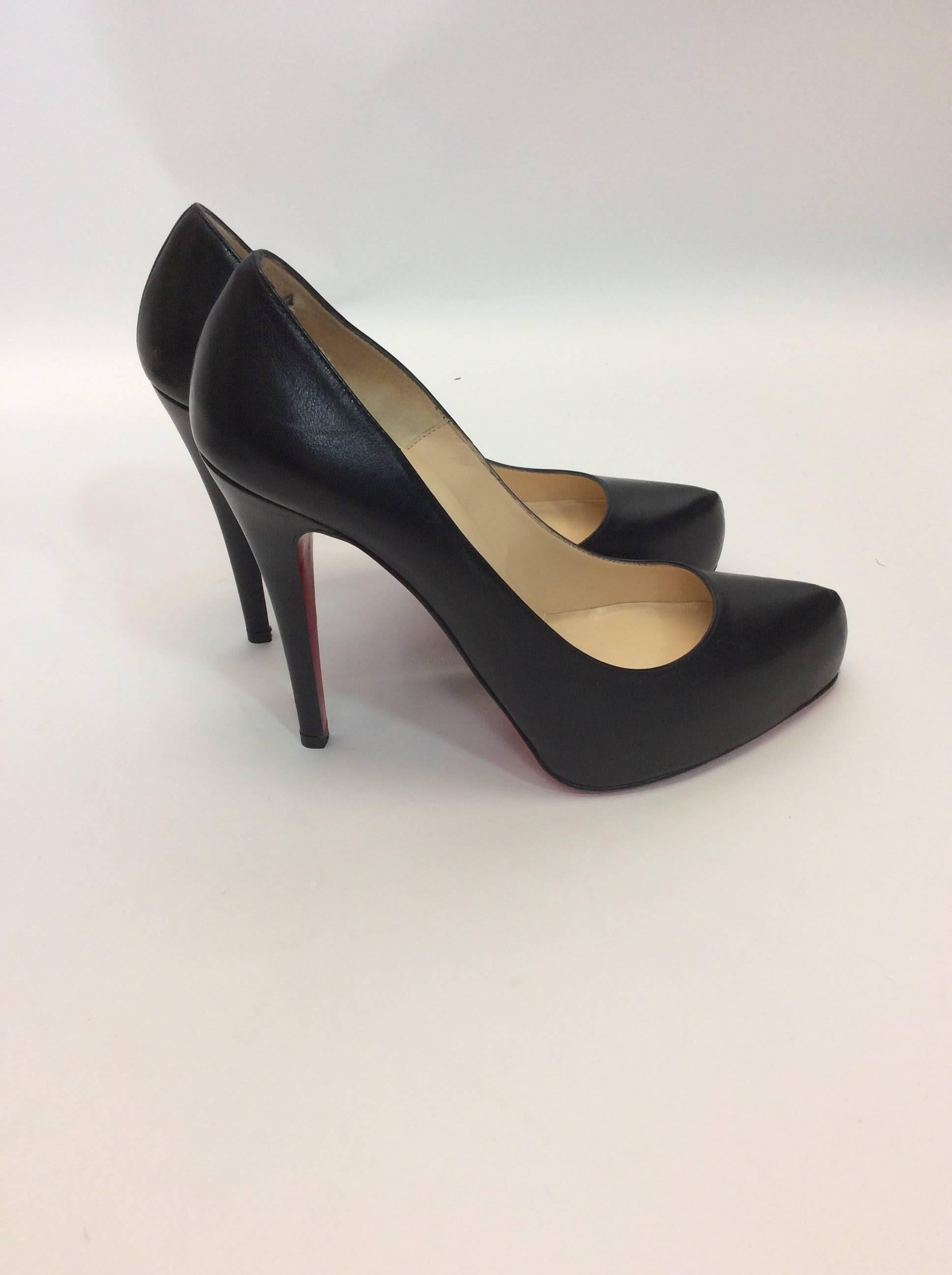 Christian Louboutin Black Leather Pumps In Excellent Condition For Sale In Narberth, PA