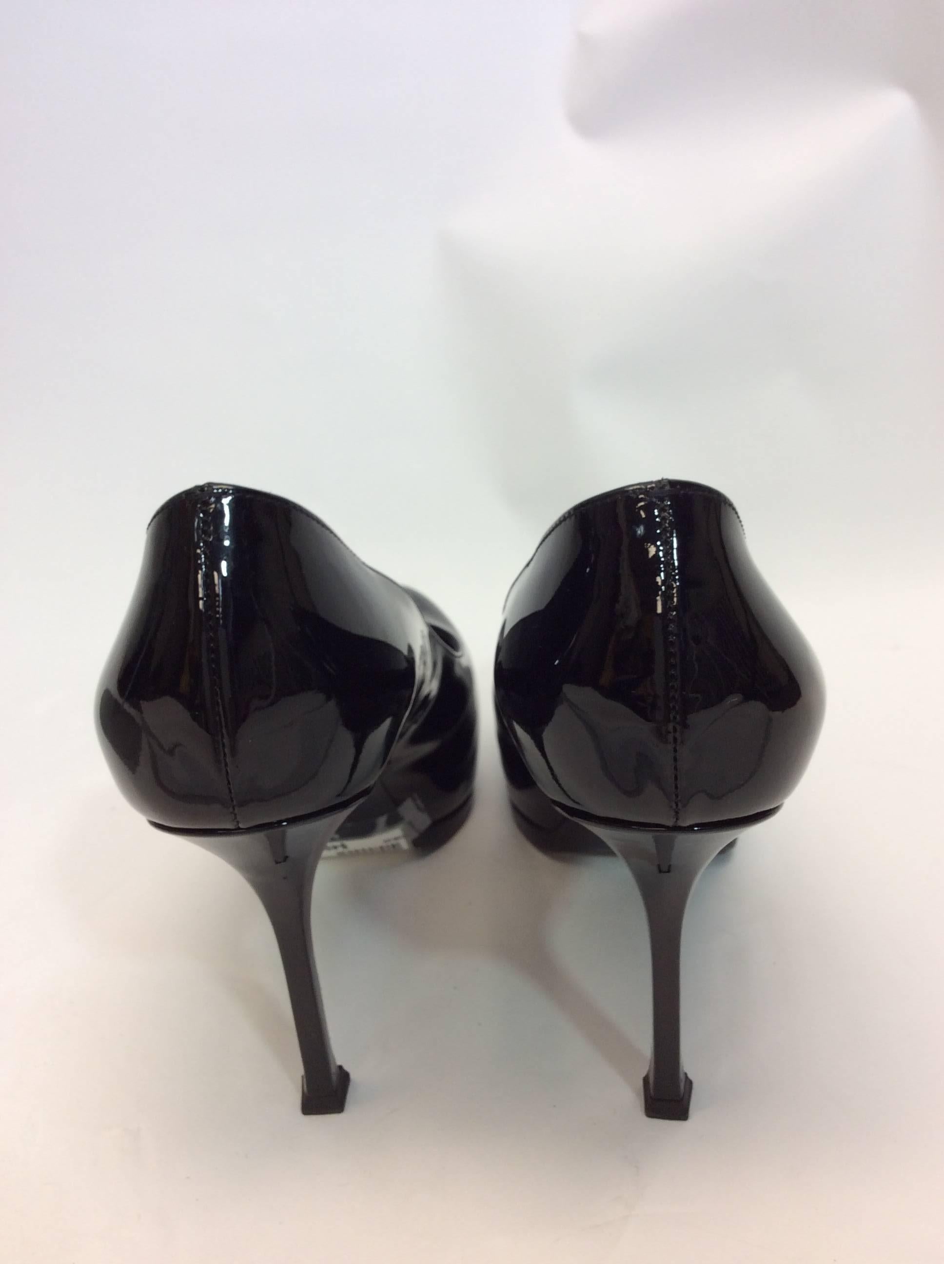 Yves Saint Laurent Patent Leather Black Stiletto In Excellent Condition For Sale In Narberth, PA