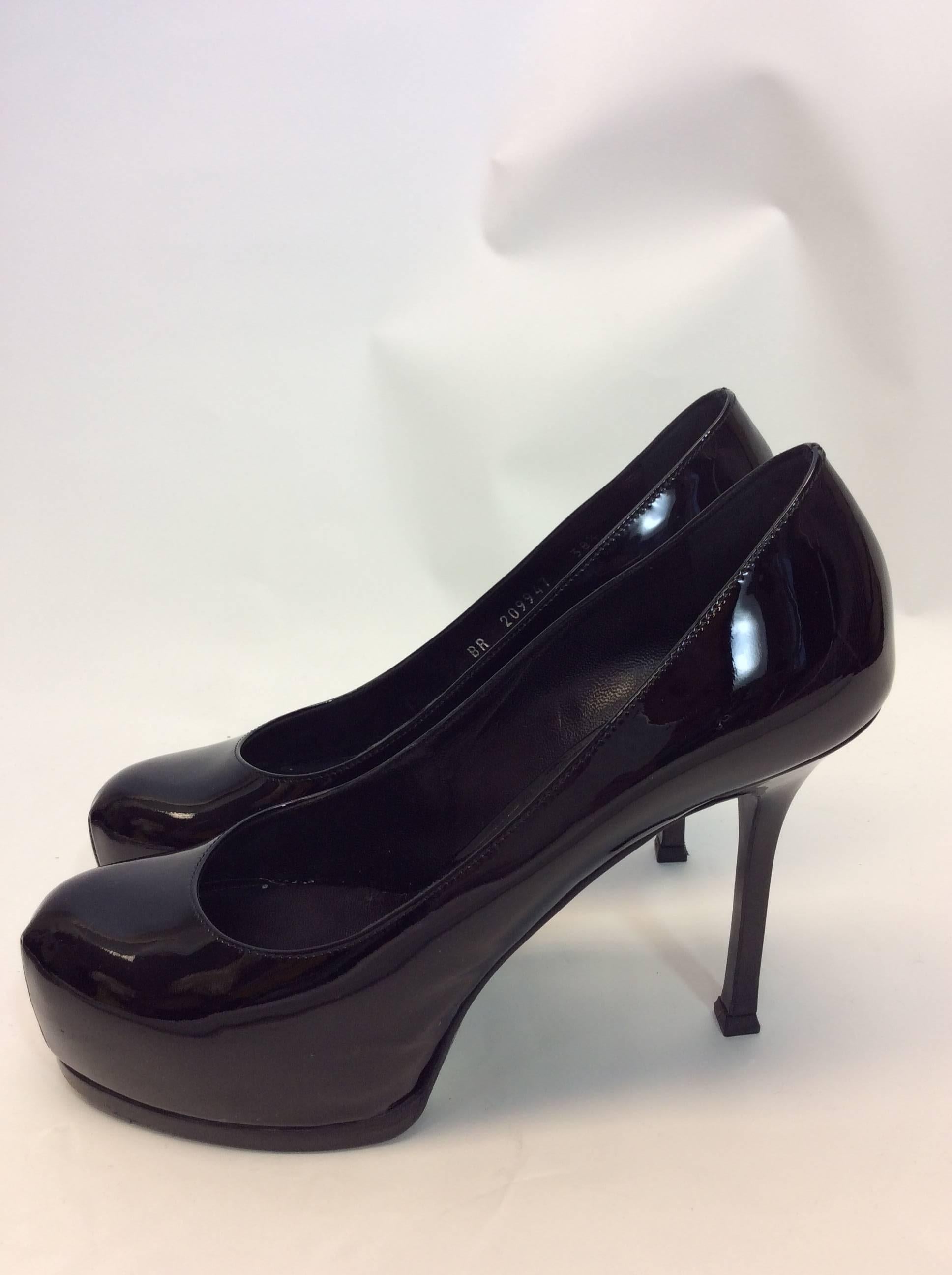 Yves Saint Laurent Patent Leather Black Stiletto
$495
4.5 inch heel
Made in Italy
Size 38.5