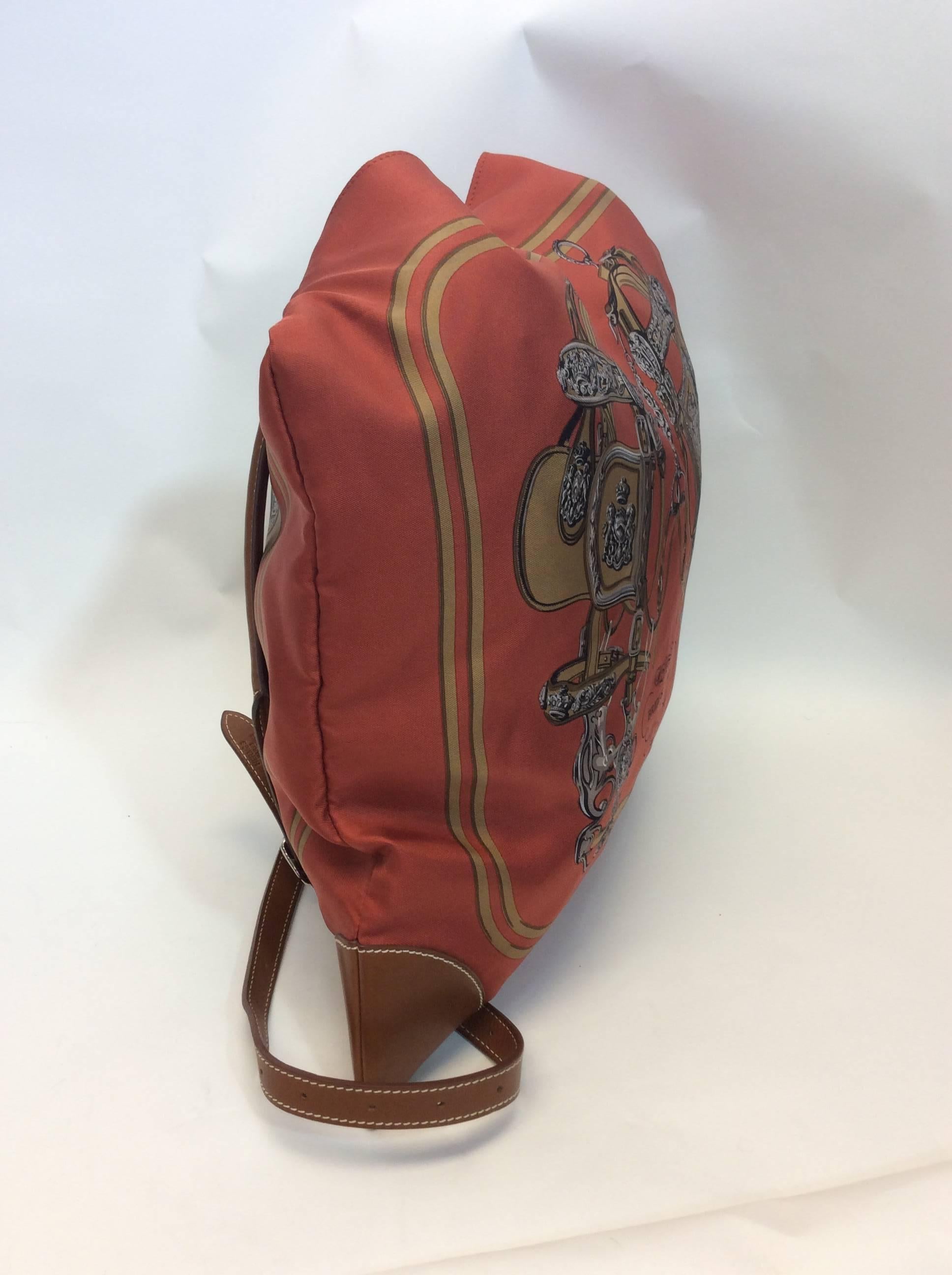 Hermes Silky City Silk And Leather Crossbody In Excellent Condition For Sale In Narberth, PA