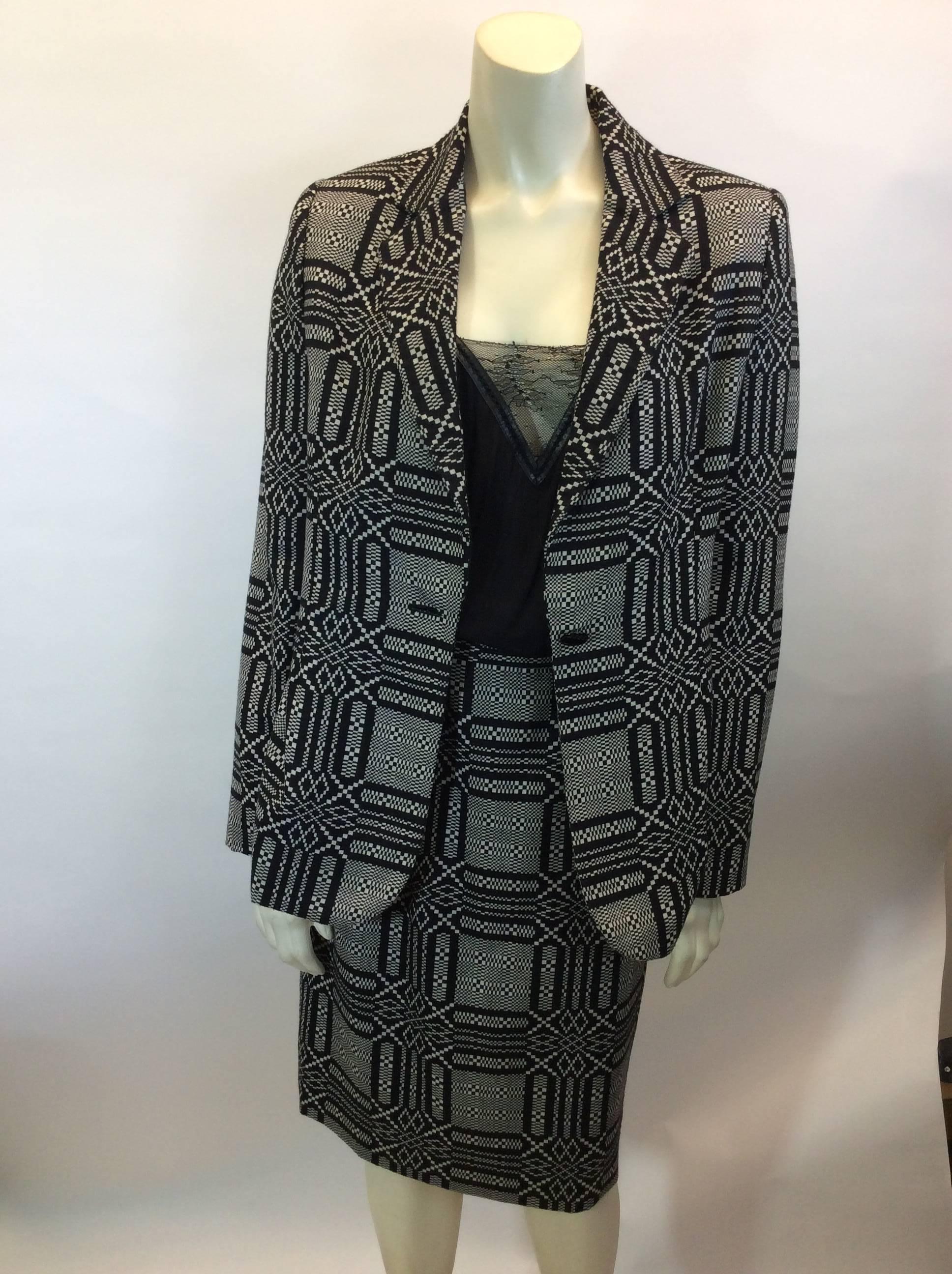 Bill Blass Printed Skirt Suit
Skirt size 6, Jacket size 6
Made in the USA
Side zipper closure on skirt
One button closure on jacket
Two hip pockets on jacket
$299
Fully lined interior