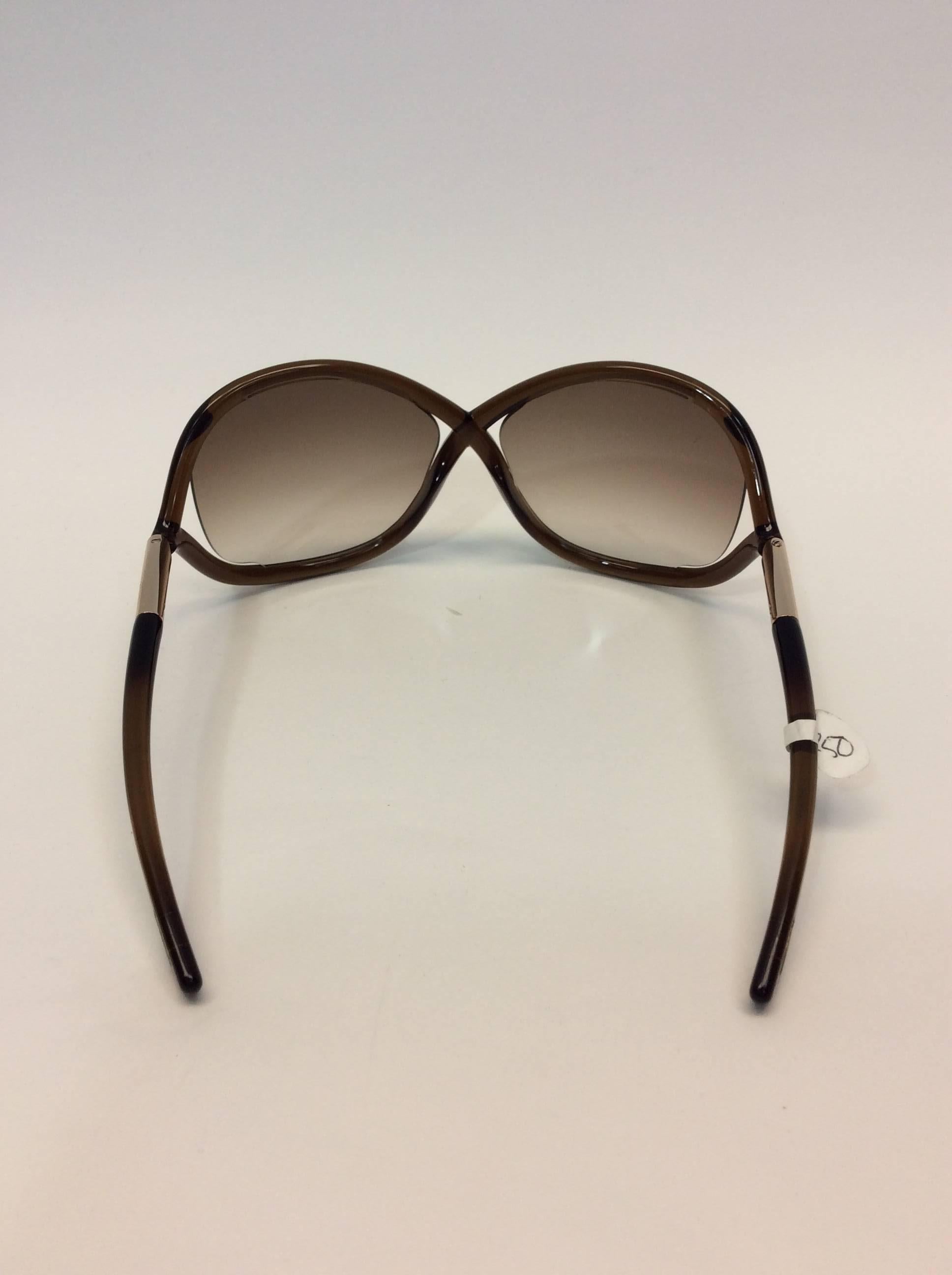 Tom Ford Brown Oversized Sunglasses In Excellent Condition For Sale In Narberth, PA