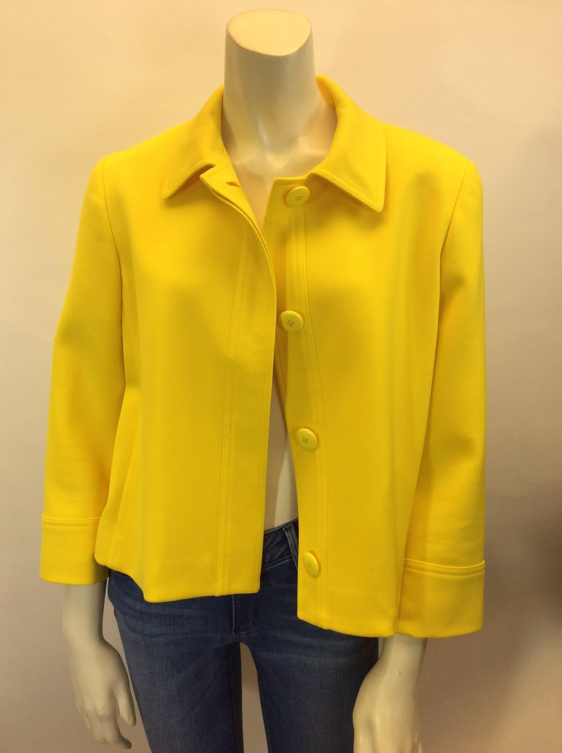 Ralph Lauren Cropped Bright Yellow Jacket
Black label
Cropped cloak style
Standard collar
Oversized yellow buttons
$185
Size 10
Fully lined interior, two slit style pockets on the exterior
96% Virgin Wool, 4% Elastine
