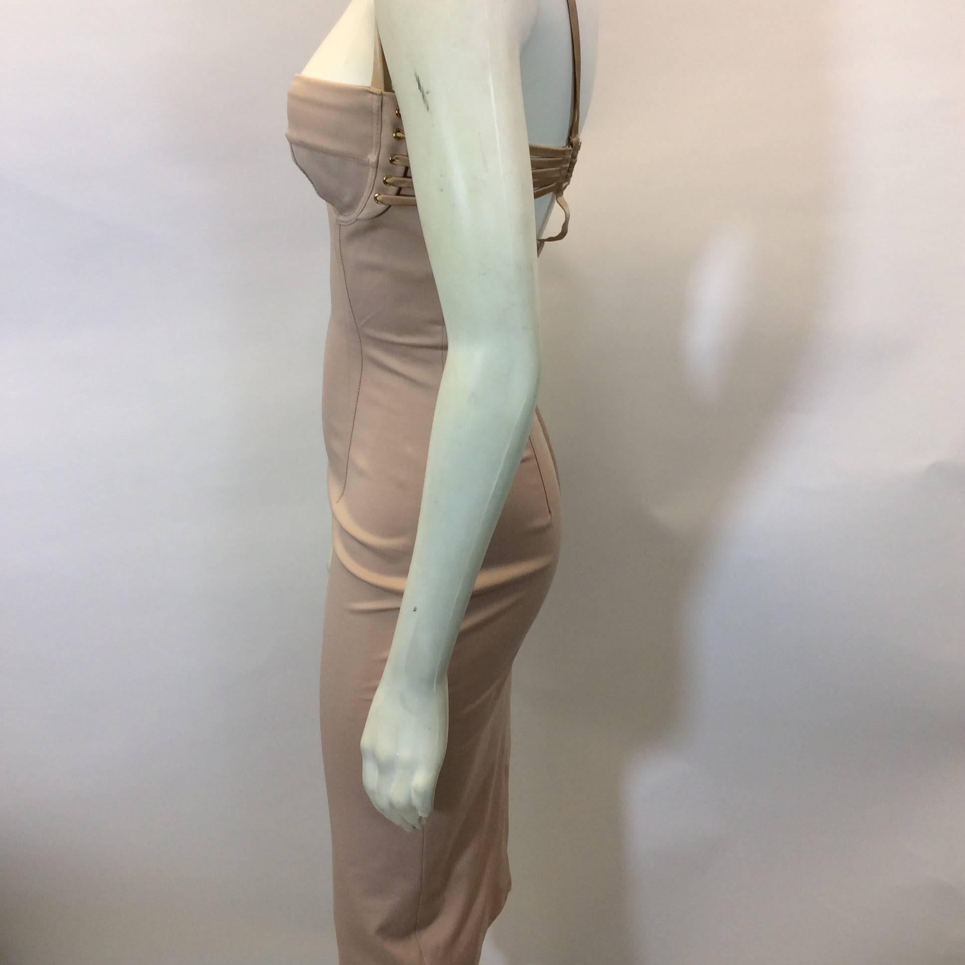 Nude Bustier Dress with Strappy Back Detail
Back includes 3 hook bra closure
Center back zipper
Includes underwire
Gold threaded side of bustier
Knee-length
Size 42
73% Rayon, 19% Nylon, 8% Spandex