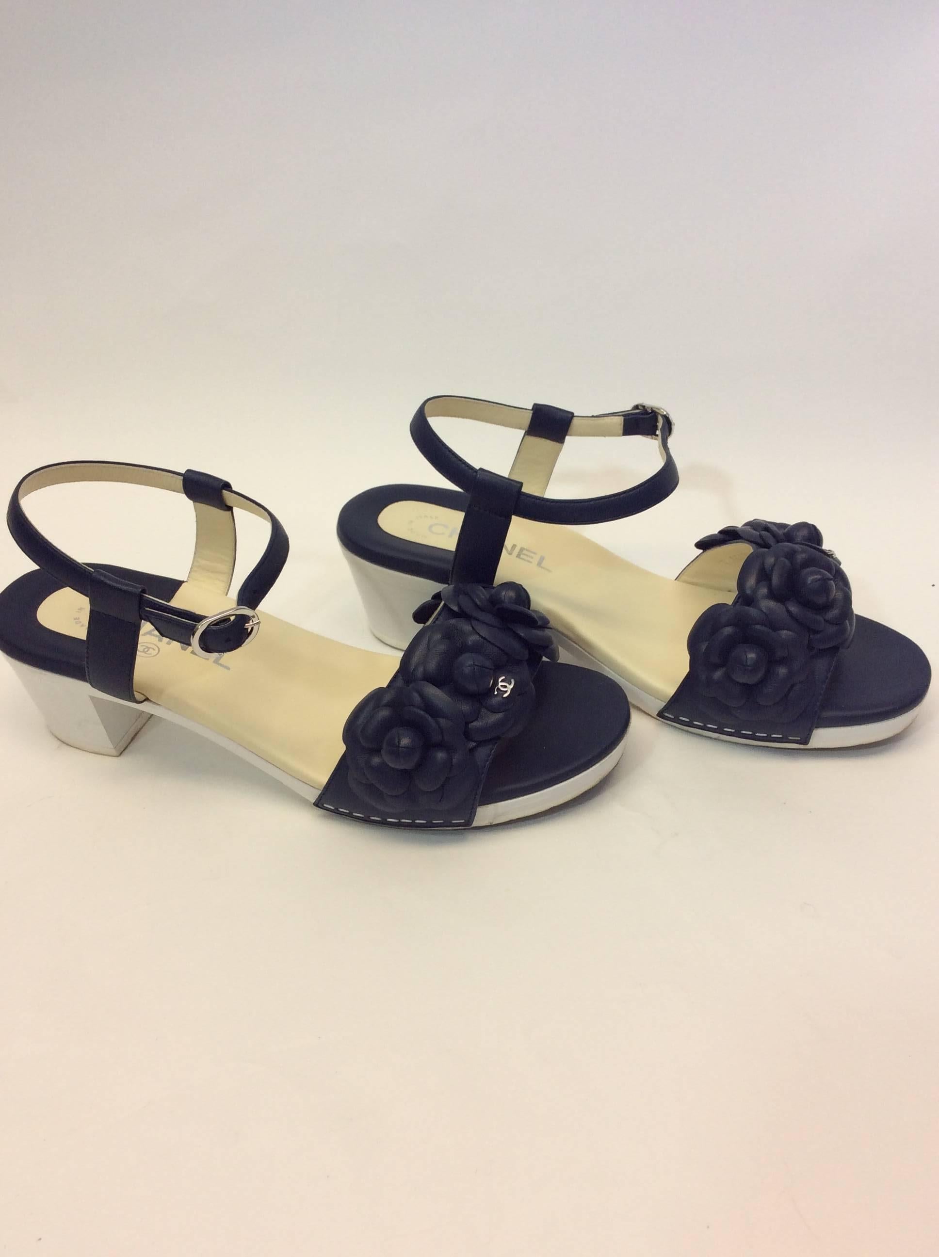 Chanel Navy Floral Strappy Sandal In Good Condition For Sale In Narberth, PA