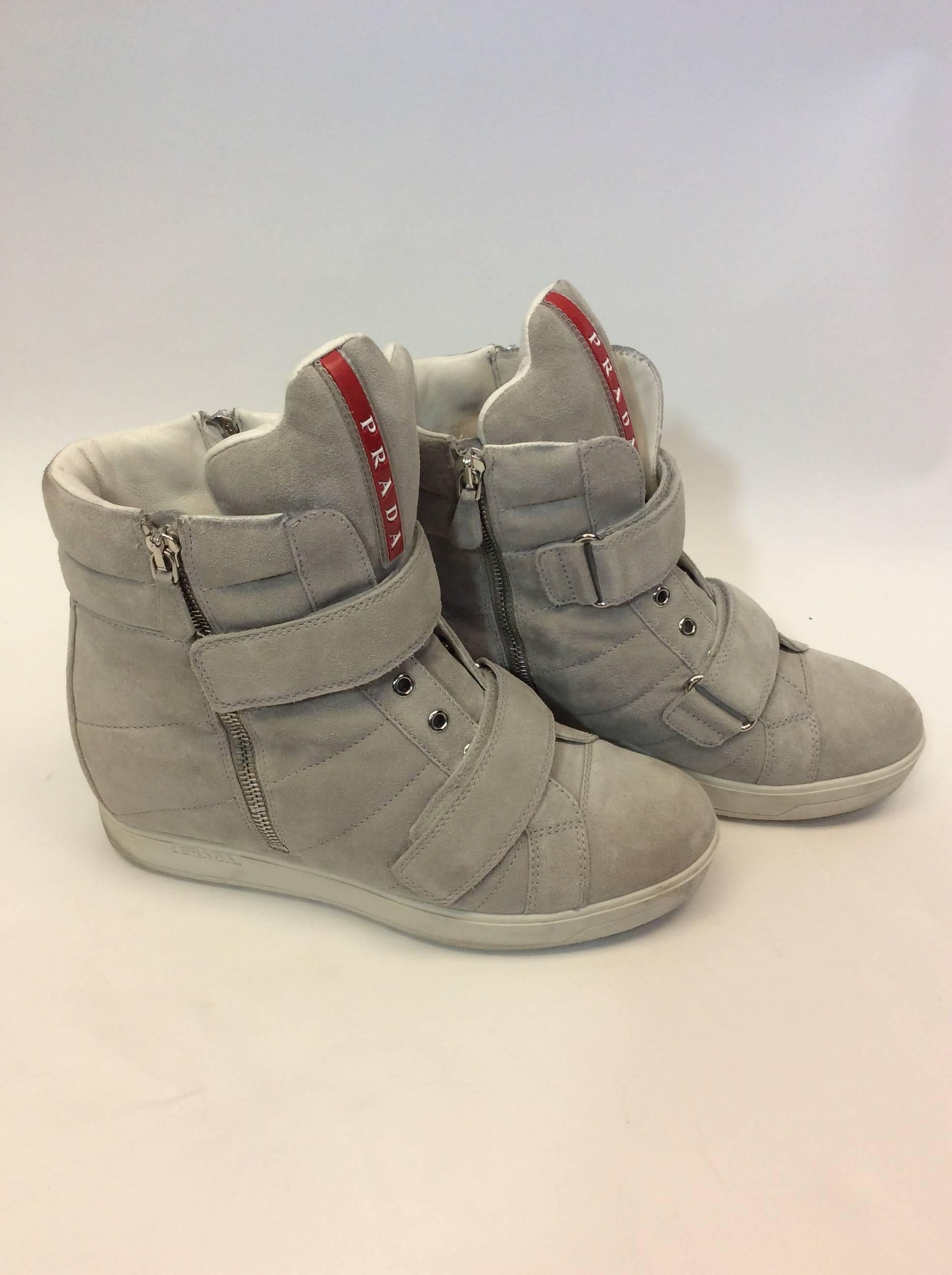 Prada Grey Suede Zipped Platform Sneakers In Excellent Condition For Sale In Narberth, PA