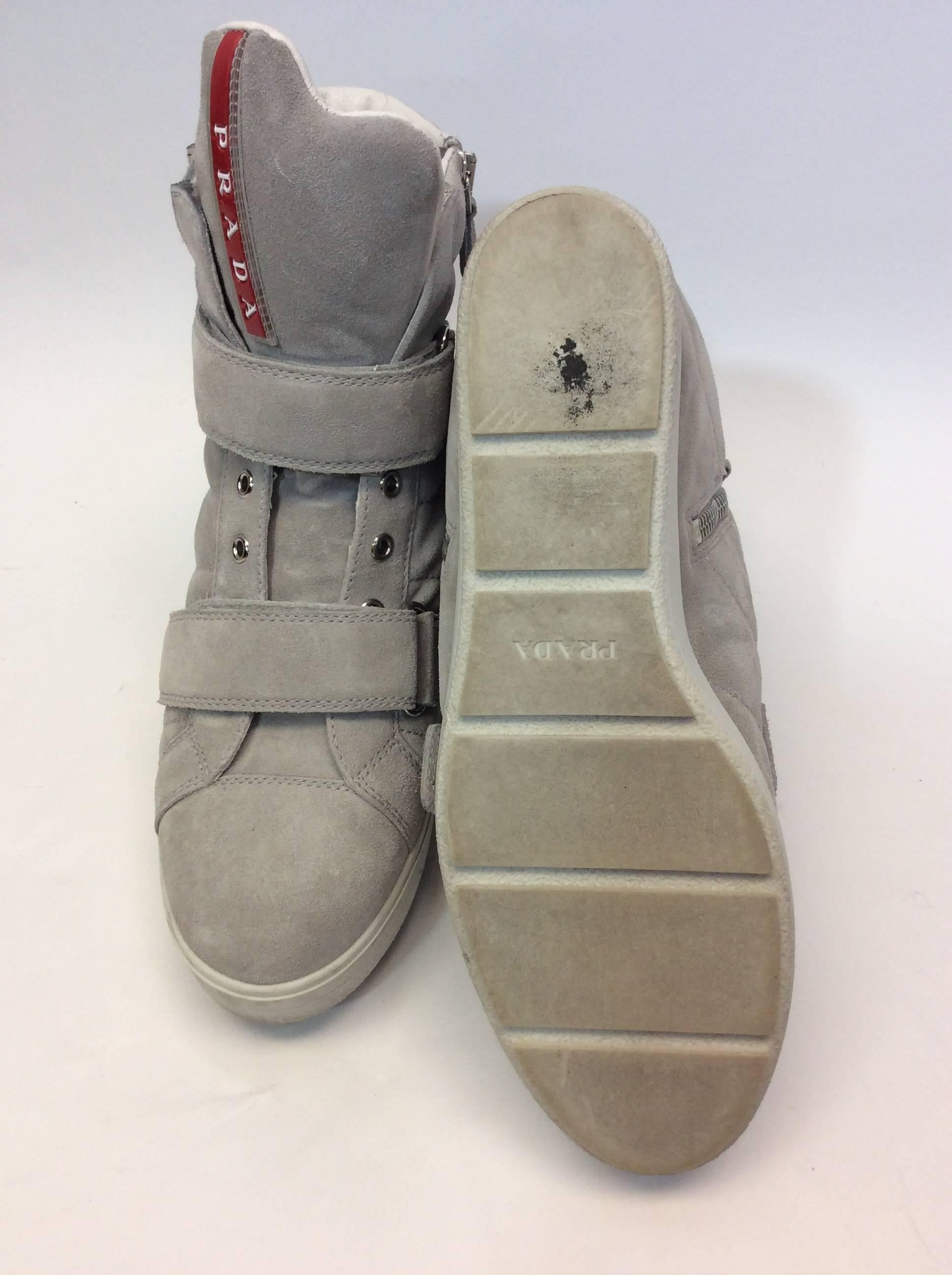 Grey Suede Zipped Platform Sneakers
1.5 inch platform
3.5 inch sole width
Zipper closure on inner and outer ankle
Two velcro straps
Space for laces, but not included with shoe
Size 38.5
Rubber sole, suede upper, leather lining