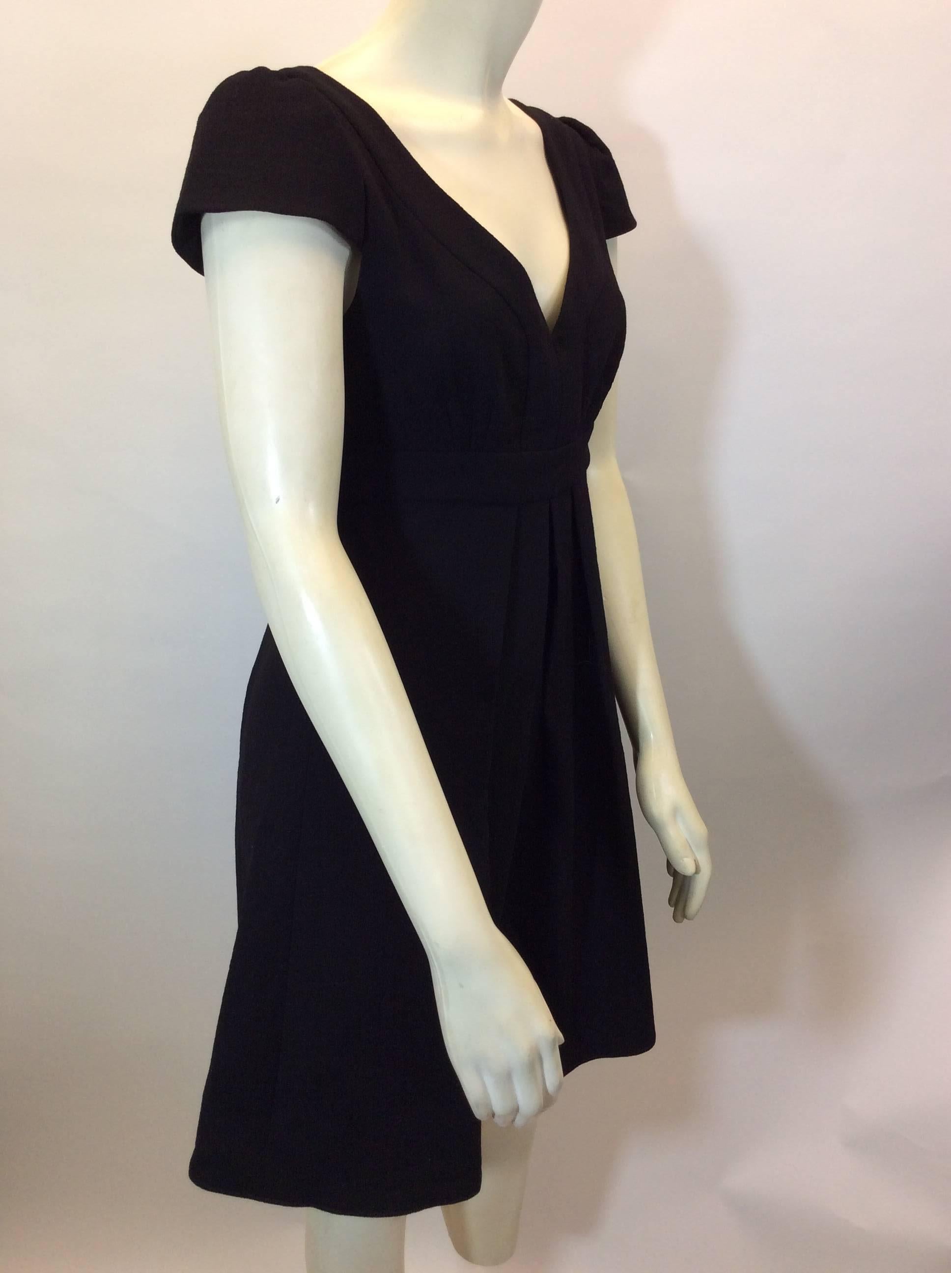 Black Pleated Cocktail Dress
Center back zipper closure
Cap sleeves
Pleated empire waist detail
Size 4
100% Wool shell, 100% Polyester lining