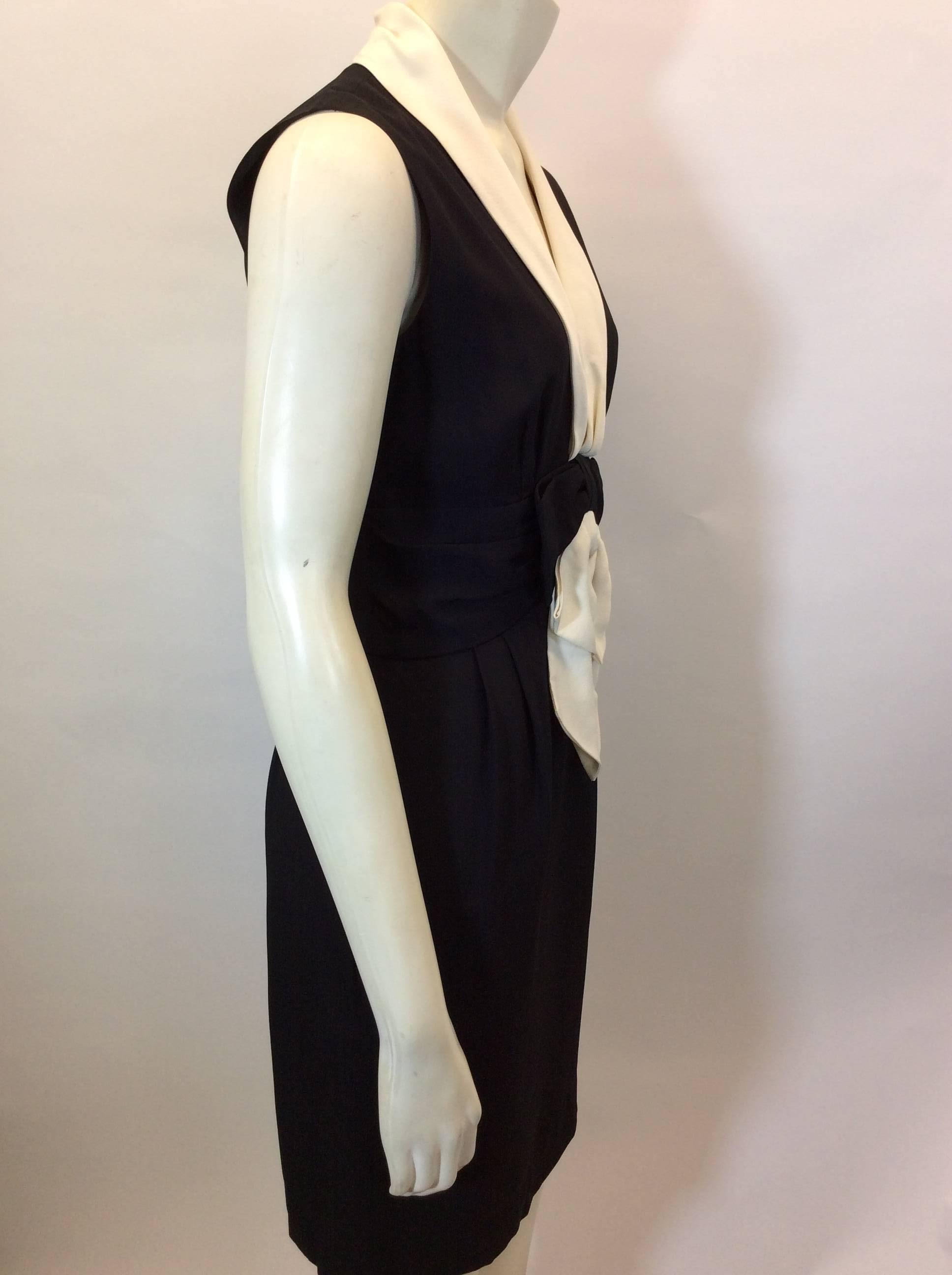 Black Sheath Dress with White Bow Detail
Side zipper closure
White collar and bow detail below waist
Black bow detail on waistband
Pleated waist detail
Size unknown (refer to measurements)
64% Silk, 36% Rayon