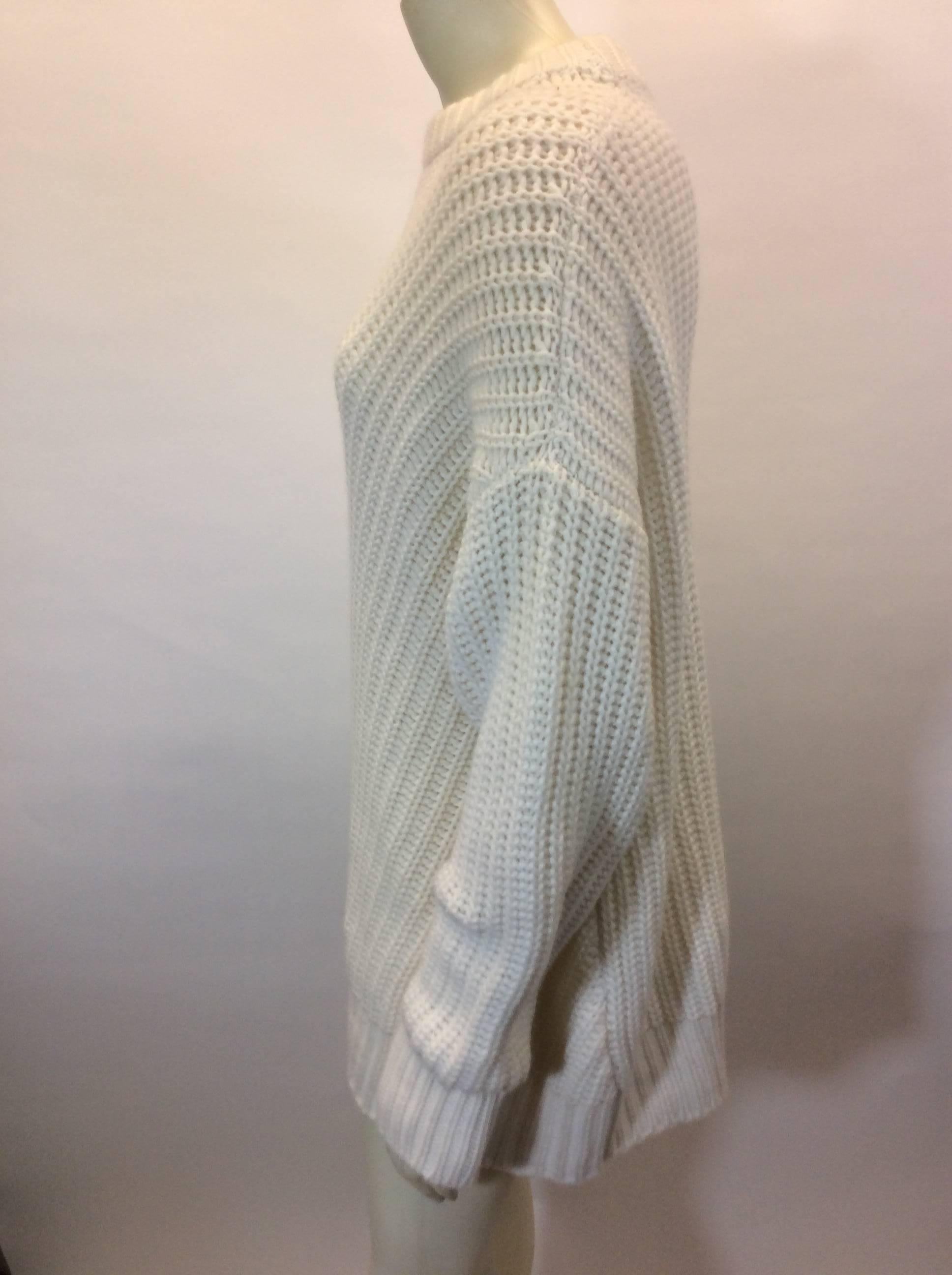 White Knit Oversized Sweater
Ribbed collar, cuff, and hem
Diagonal knit design on front of sweater
Size Small
100% Cashmere