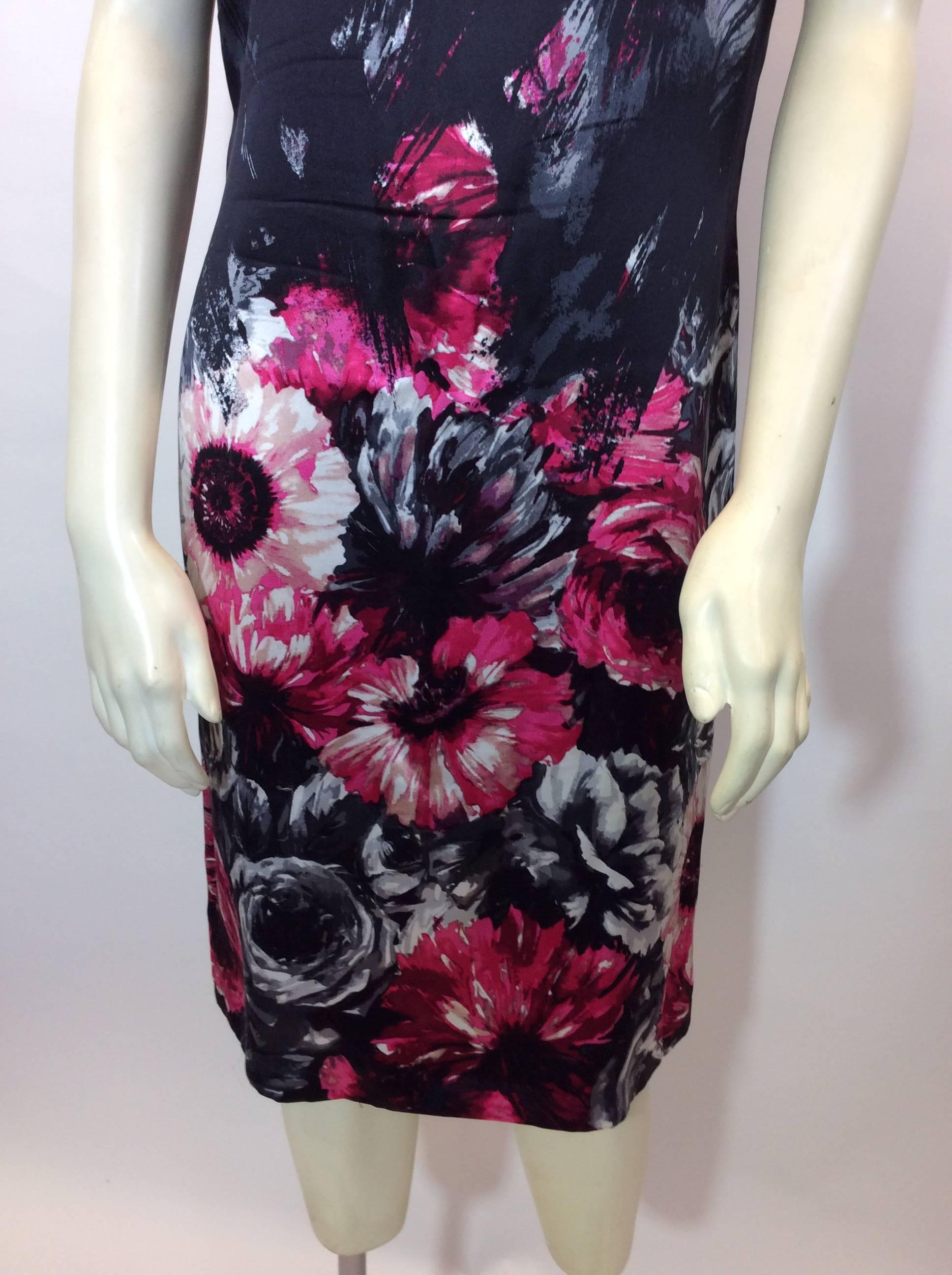 St. John Floral Printed Silk Dress
100% silk
Floral printed
Size 8
$399
Made in China