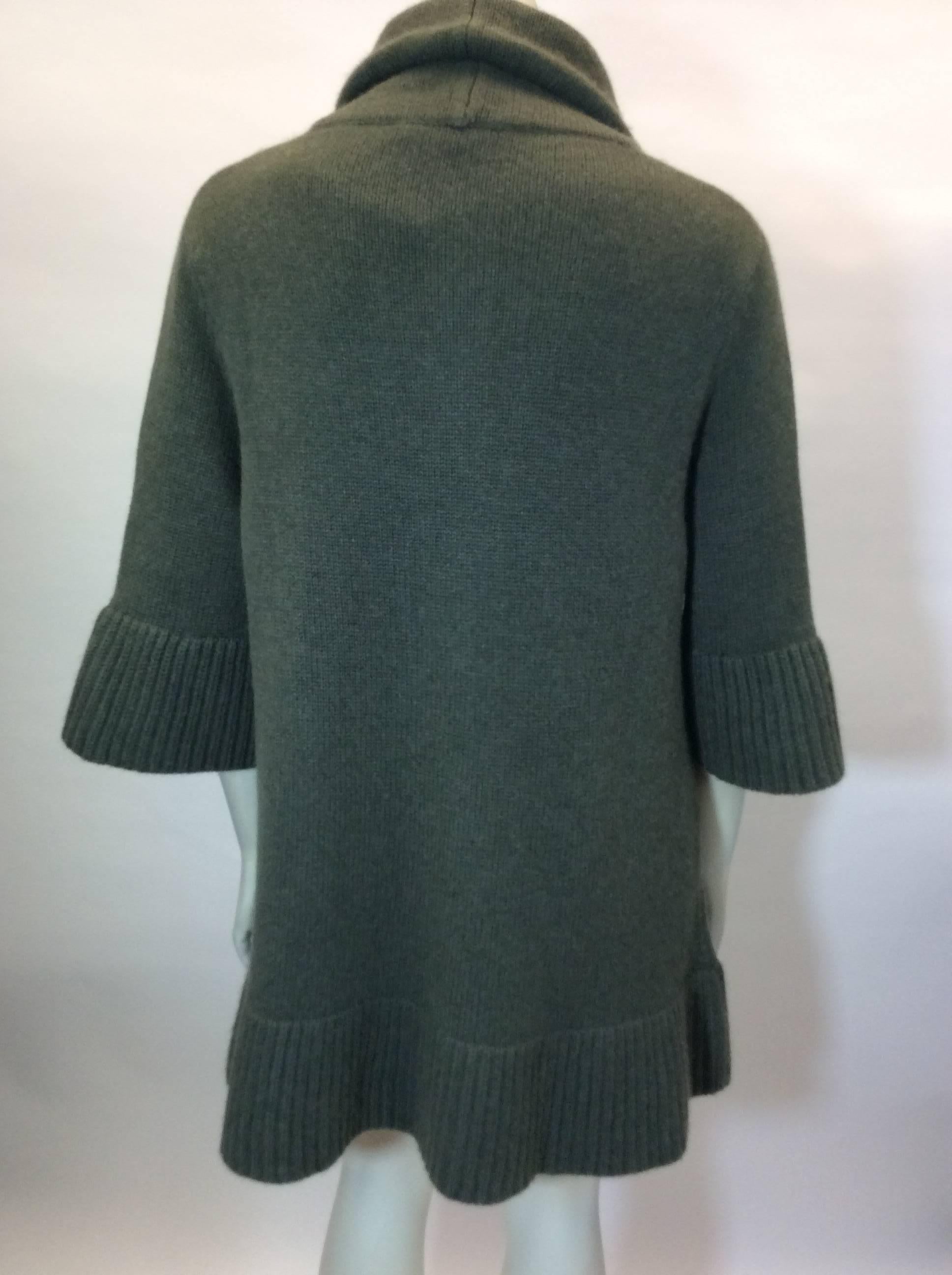 Rani Arabella Olive Cashmere Cardigan with Detachable Sleeves In New Condition For Sale In Narberth, PA