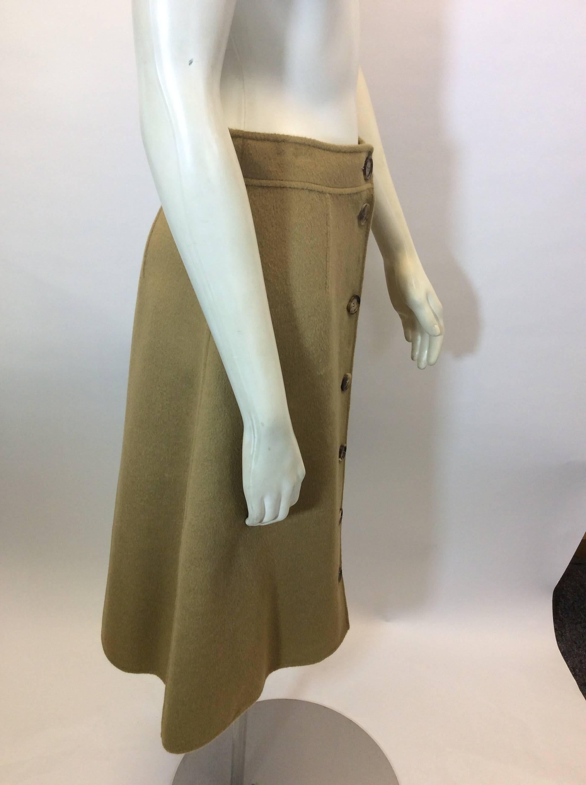 Button Down A-Line Skirt
Center front button and snap closure
Size 4
50% Wool, 48% Angora, 2% Spandex