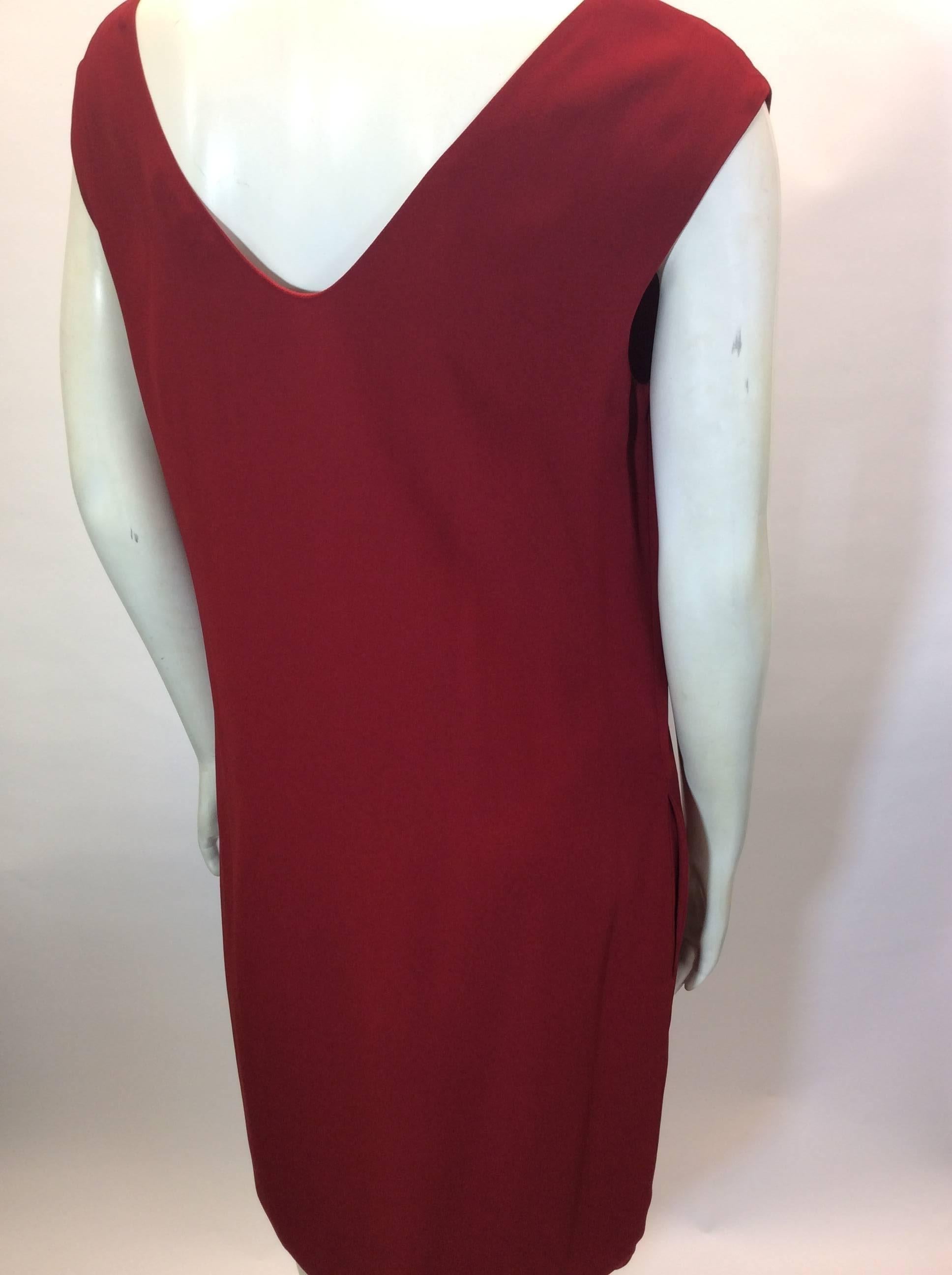 Chloe Red V-Neck Sheath Dress In Excellent Condition For Sale In Narberth, PA