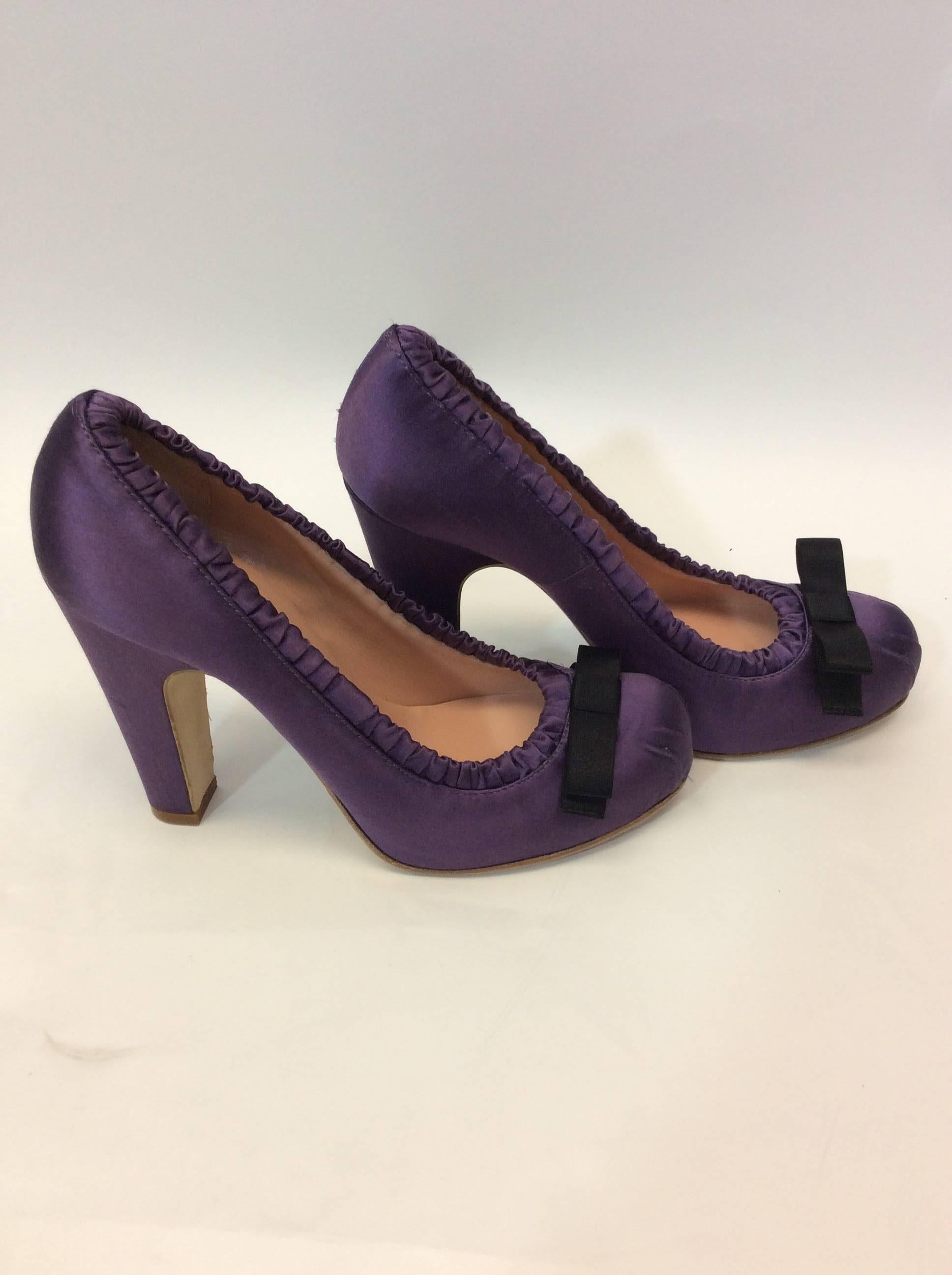 Women's Marc by Marc Jacobs Purple Satin Pumps with Black Bow Detail For Sale