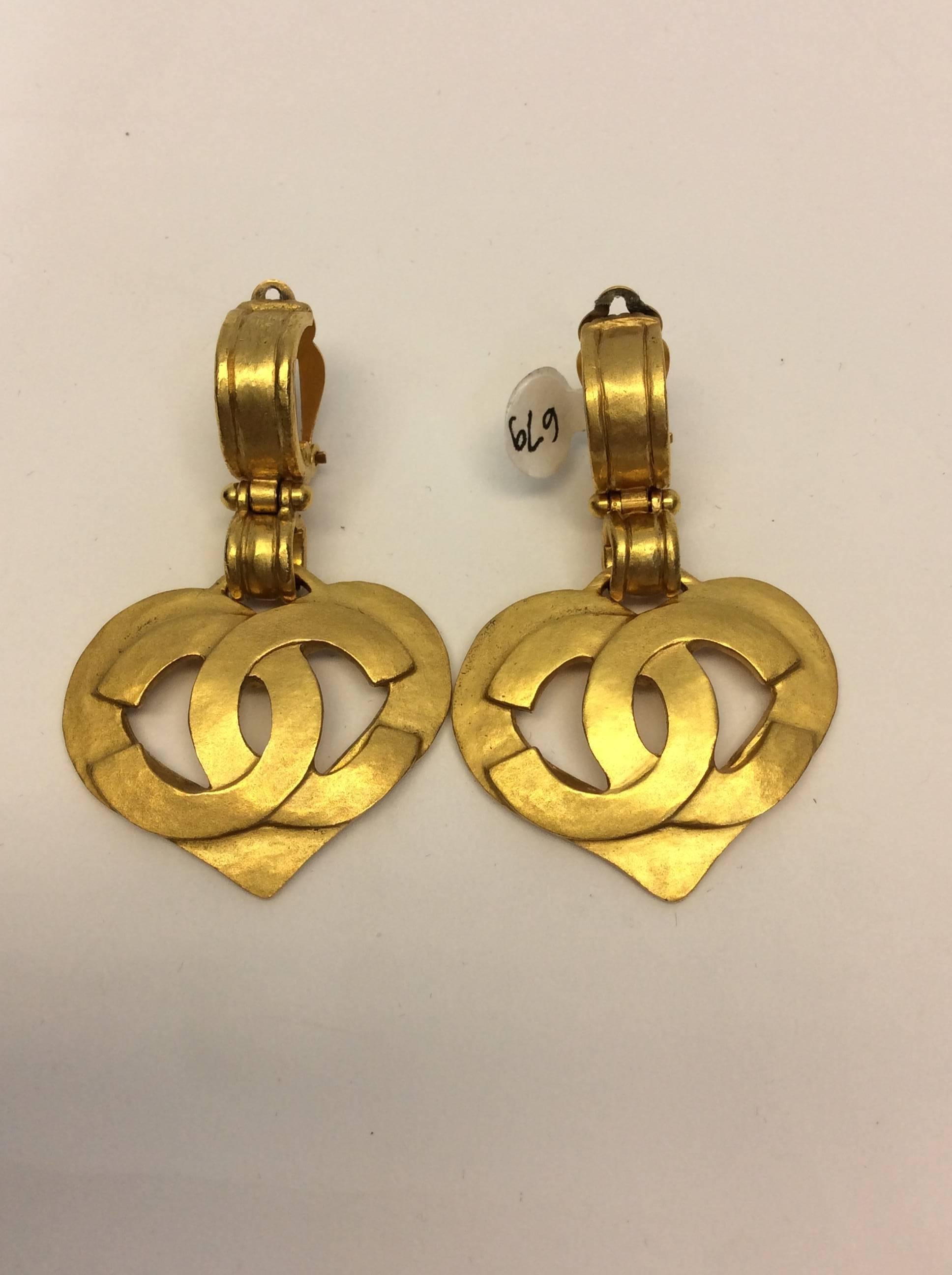 Chanel Gold Plated Heart Cuff and Earring Set For Sale 2