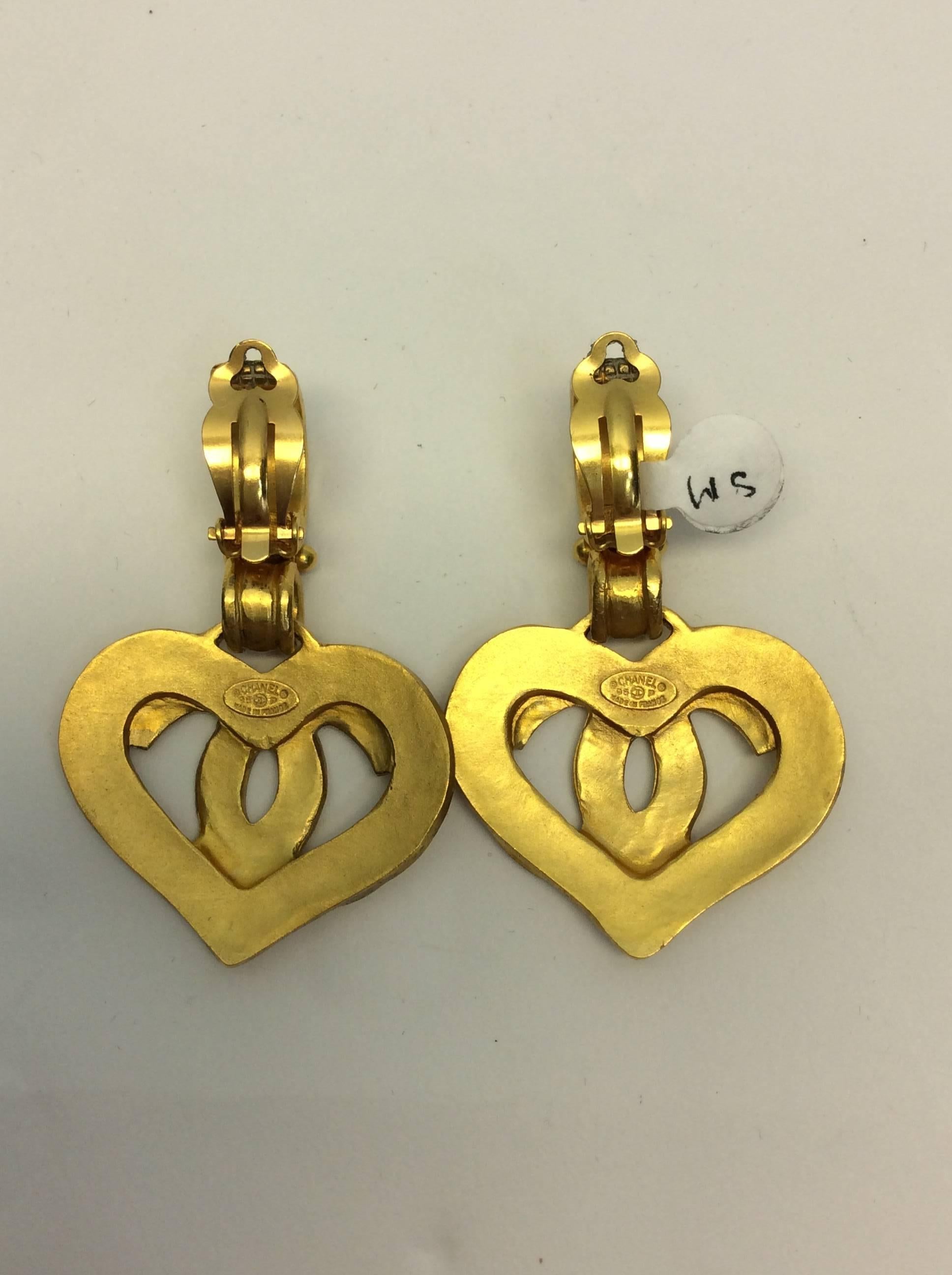 Chanel Gold Plated Heart Cuff and Earring Set For Sale 3