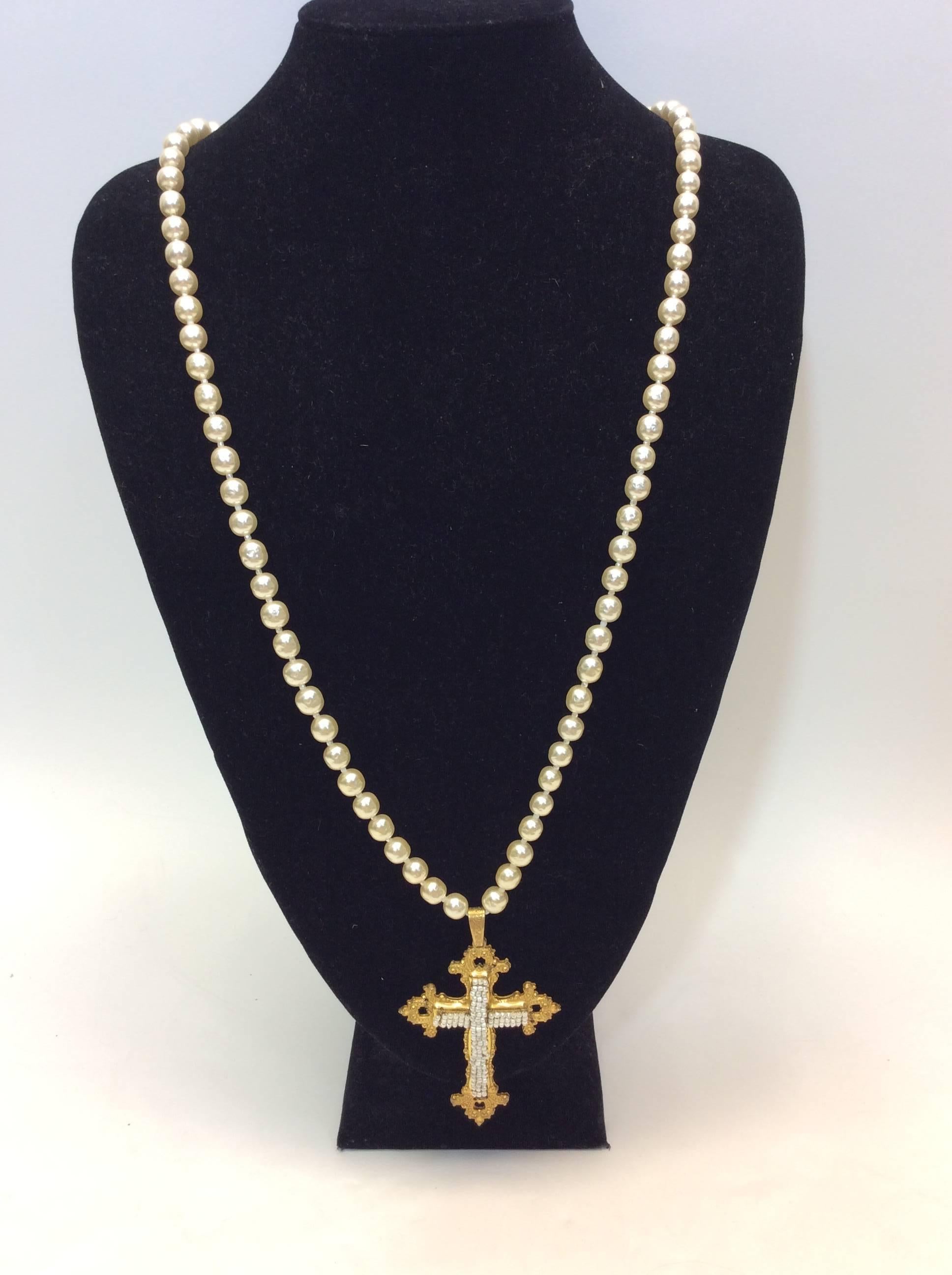 Embellished Cross Necklace with Pearl Chain
16 inch neck drop
4 inch cross
Non adjustable pearl chain
Beading detail on cross with gold plated frame