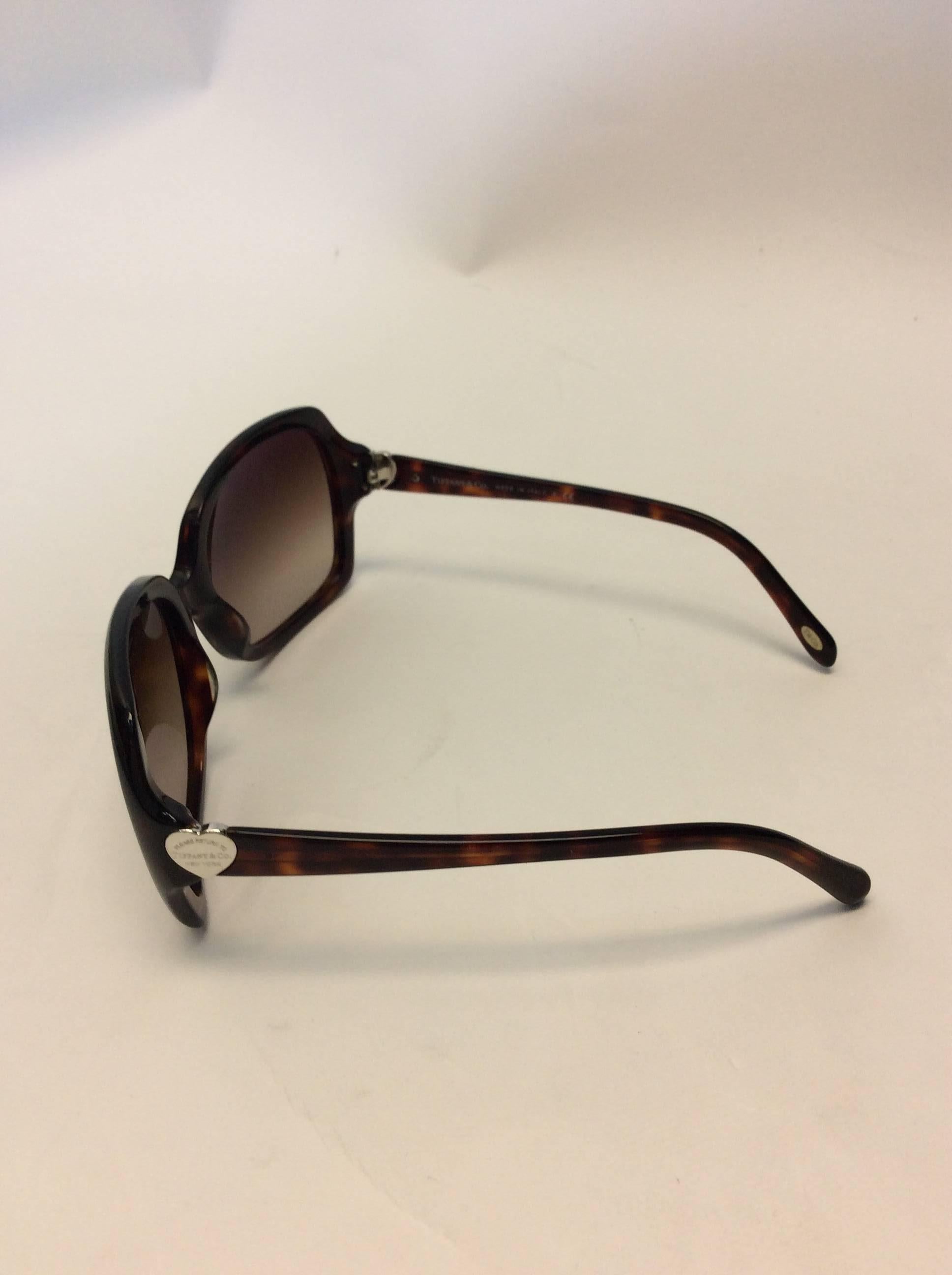 Tiffany & Co Brown Tortoise Sunglasses In Excellent Condition For Sale In Narberth, PA