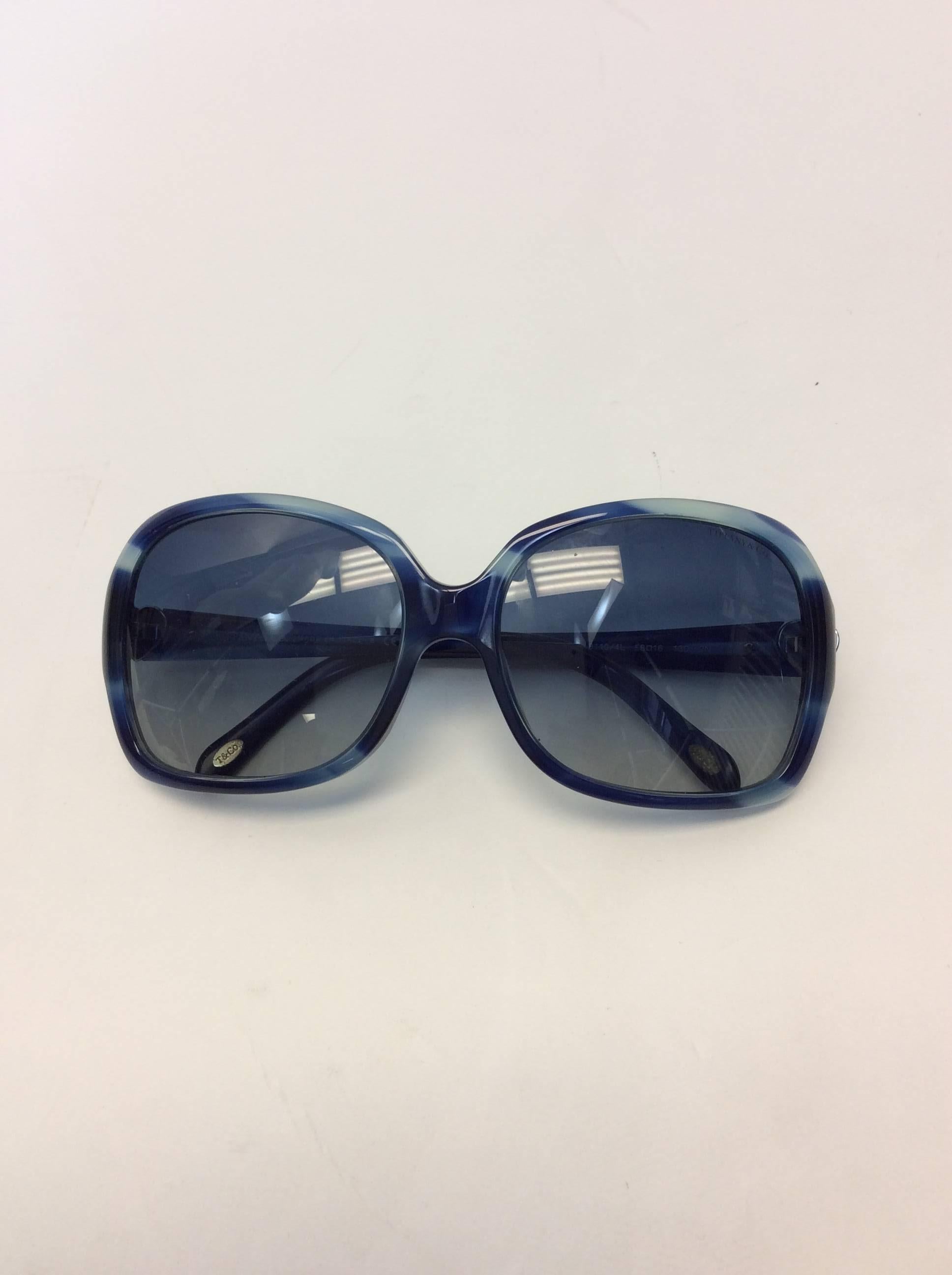 Tiffany & Co Blue Tortoise Sunglasses
Tortoise style 
Signature Tiffany's silver heart at temple
Box and case included
