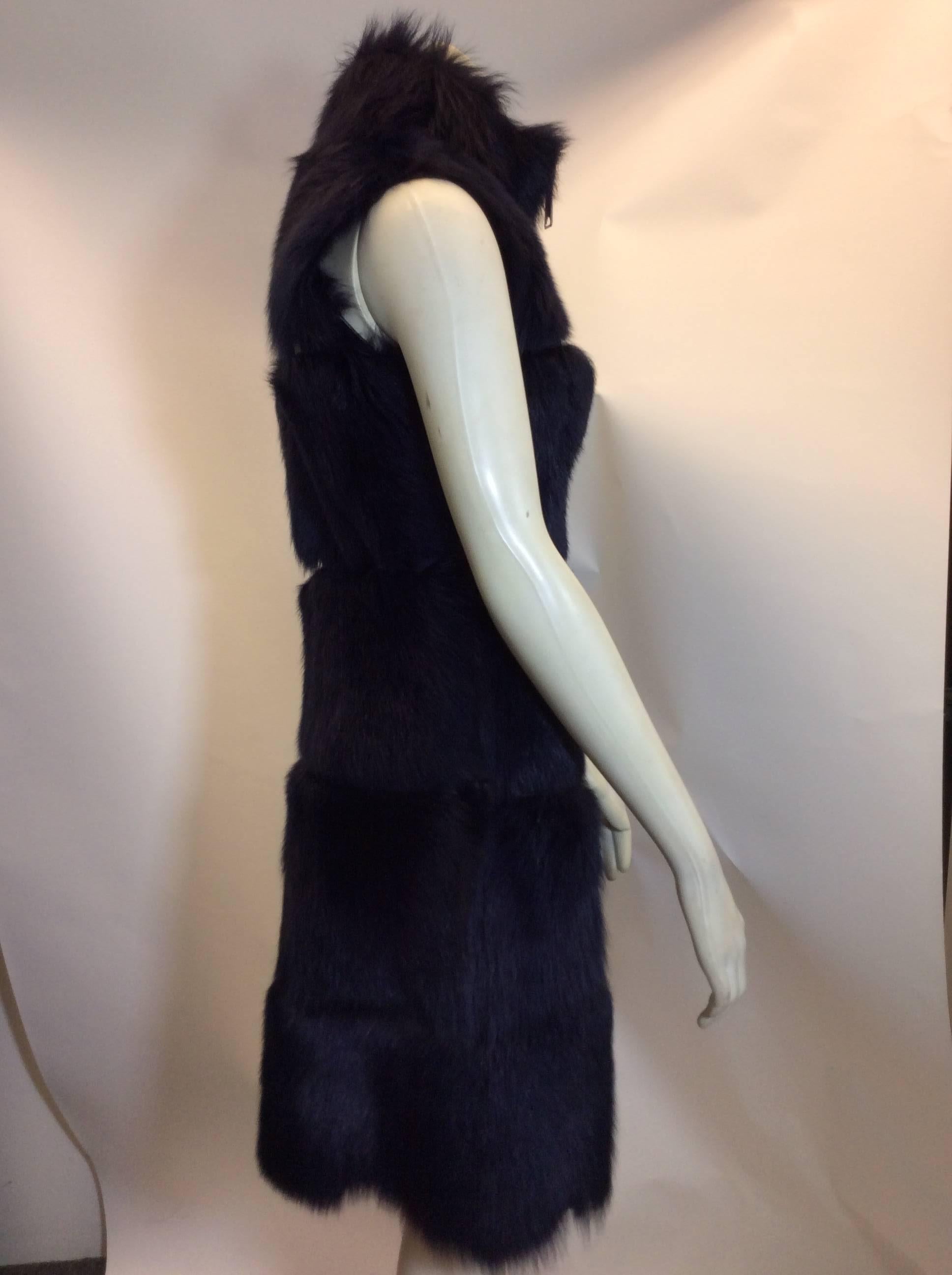 Via Veneto Navy Shearling And Leather Vest In Excellent Condition For Sale In Narberth, PA