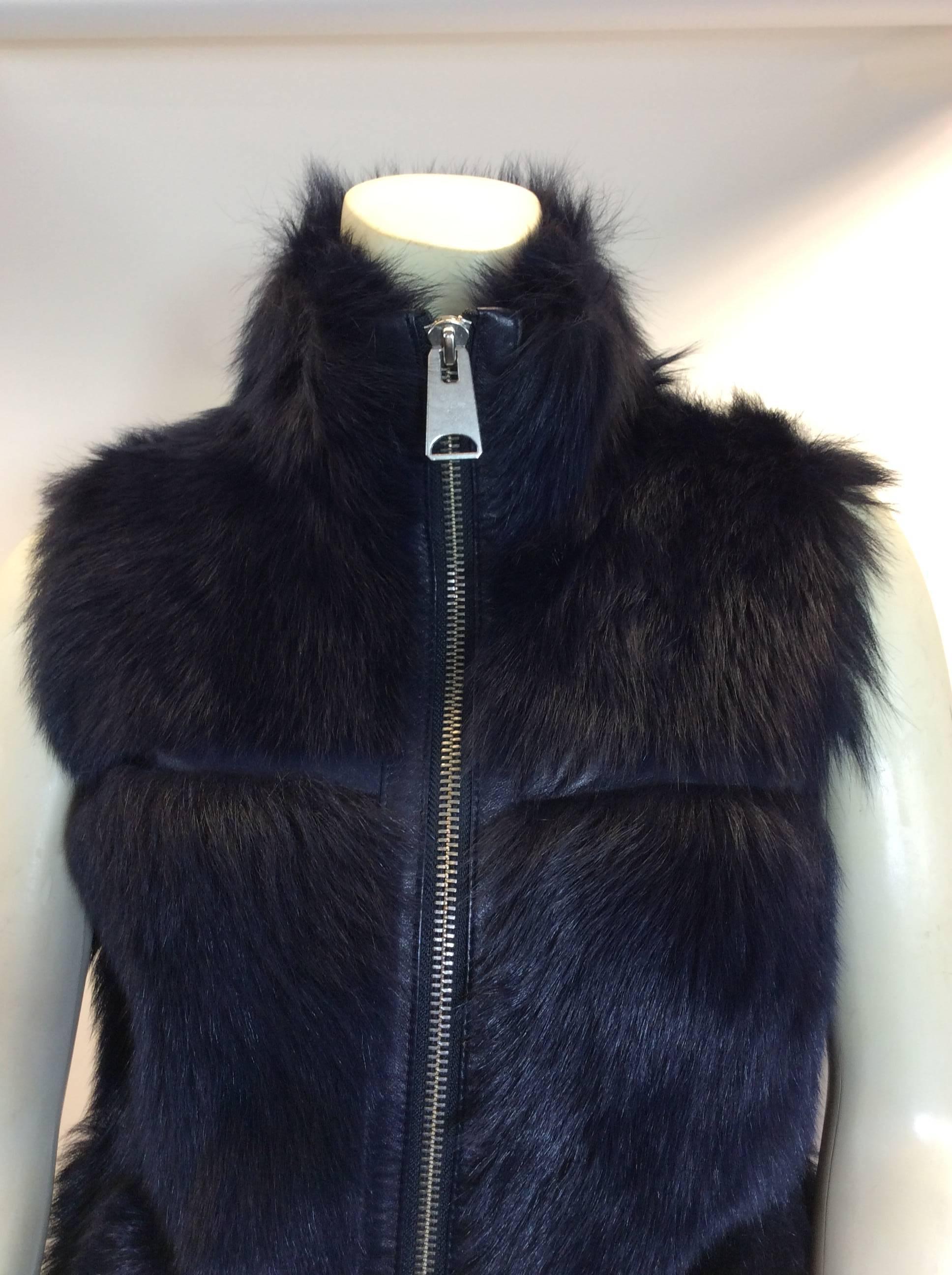 Via Veneto Navy Shearling And Leather Vest
$750
Long haired shearling and 100% lambskin leather
Made in Turkey 
Size XS
Zip up style