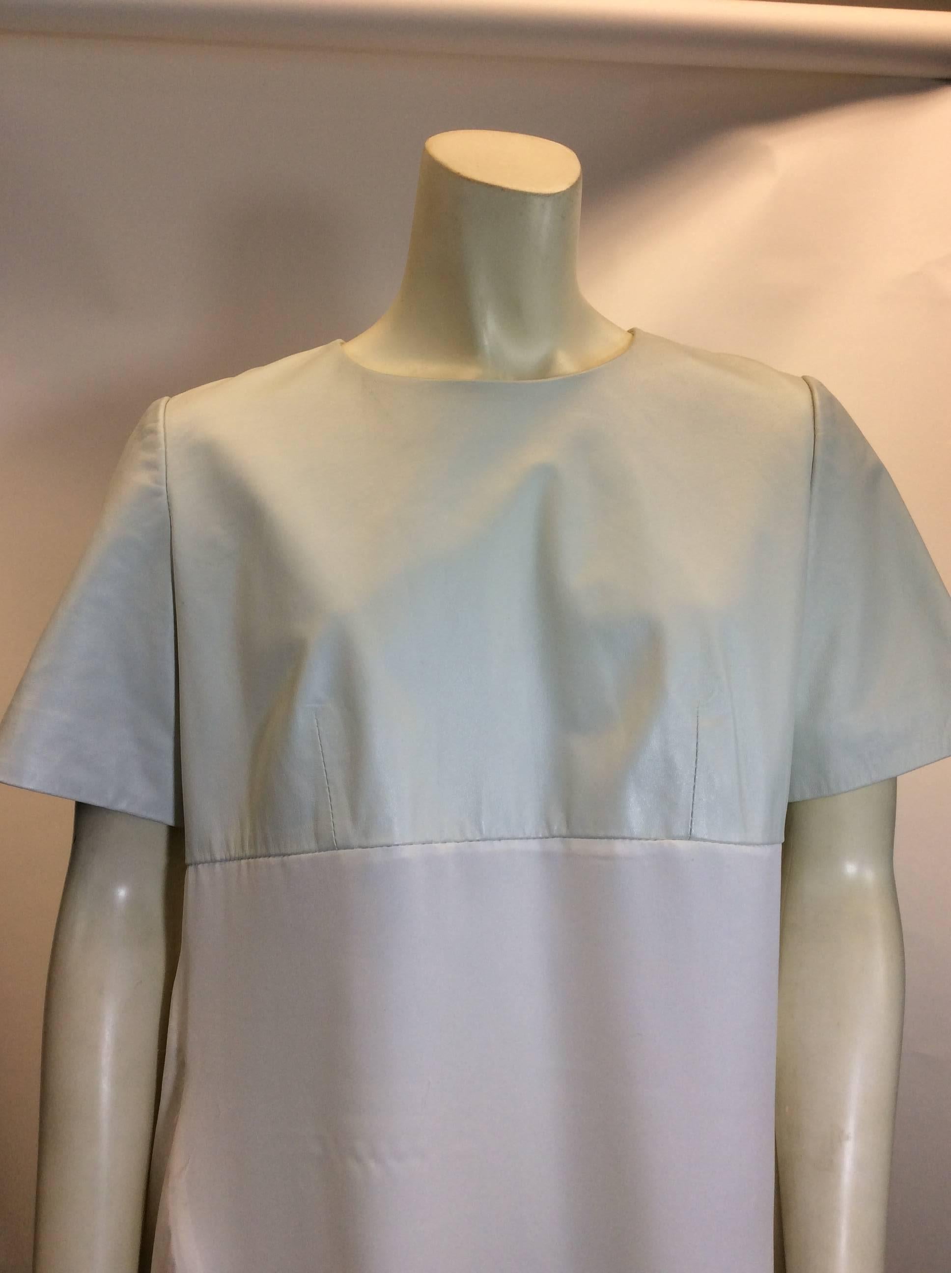 Anveglosa Silk & Leather Blouse
Size medium
$225
100% silk , 100% leather
Made in Hong Kong
High low style
Zip up back 
*there are a few pulls on the silk section, please see photo