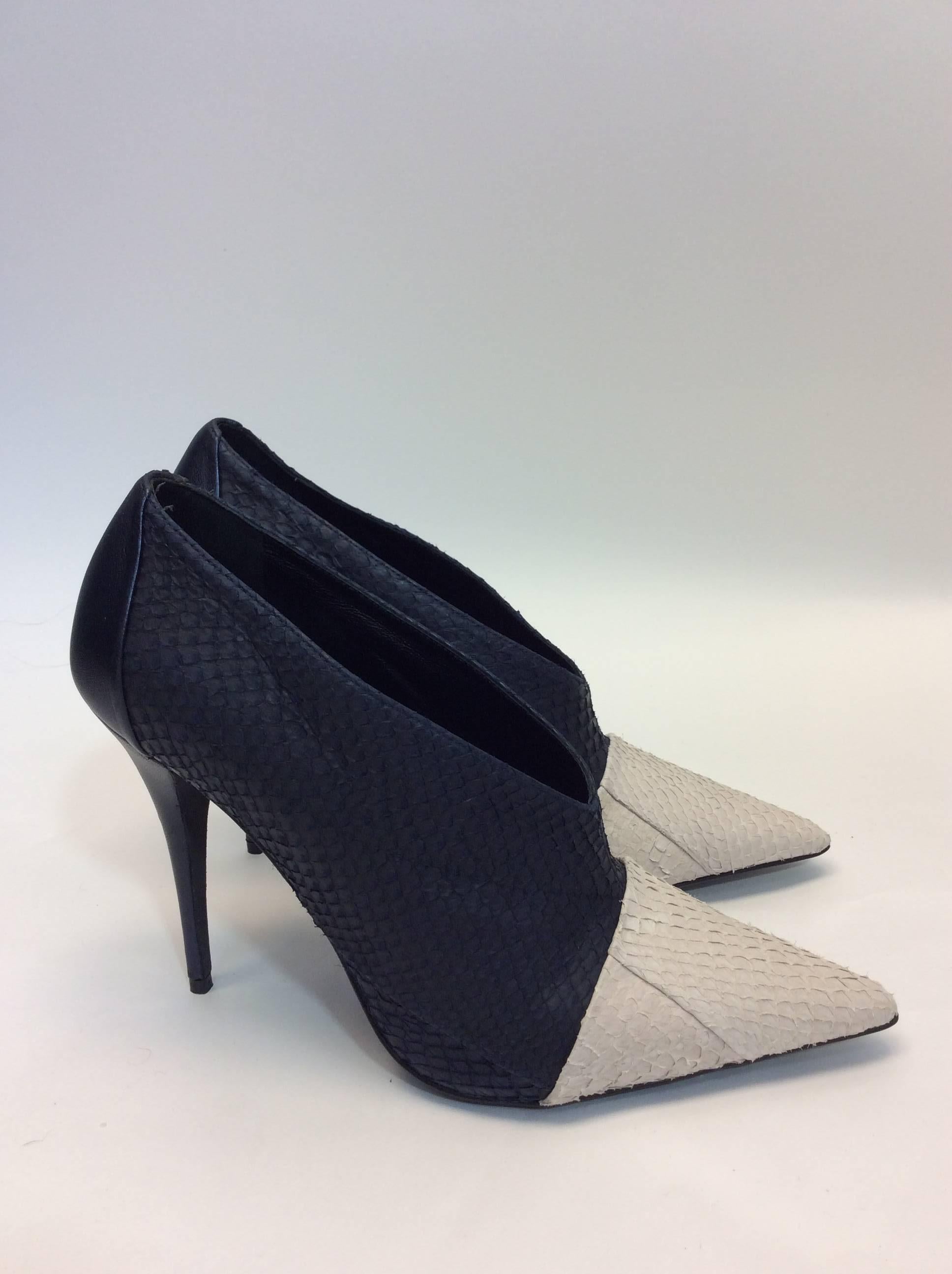 Narciso Rodriguez  Navy Bootie In Excellent Condition For Sale In Narberth, PA