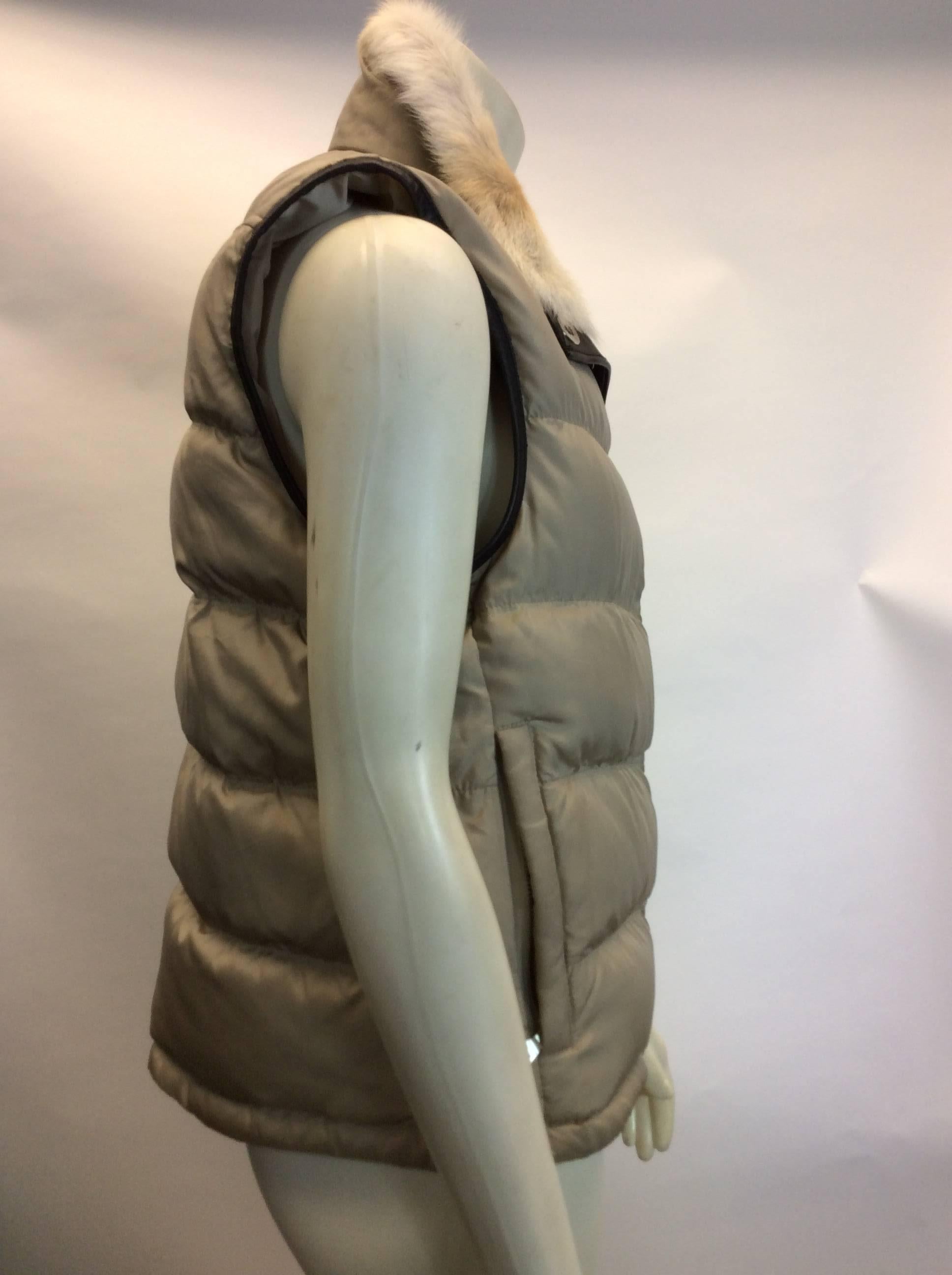 Prada Cream Down Puffer Vest
60% silk, 49% nylon
100% down filling
100% leather trim
Made in Italy
Toggle closures
$299
