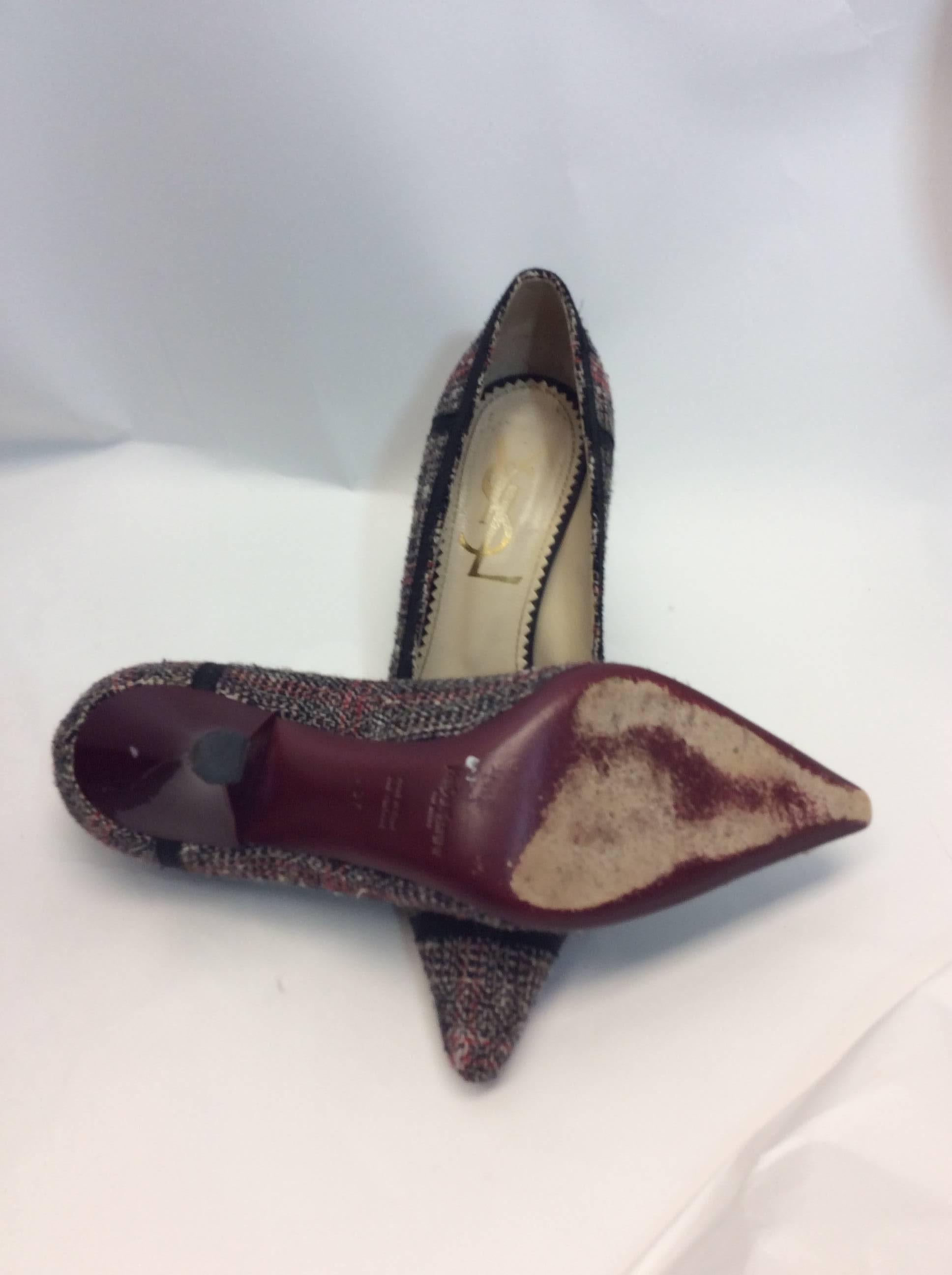 Yves Saint Laurent Red Tweed Pump In Excellent Condition For Sale In Narberth, PA
