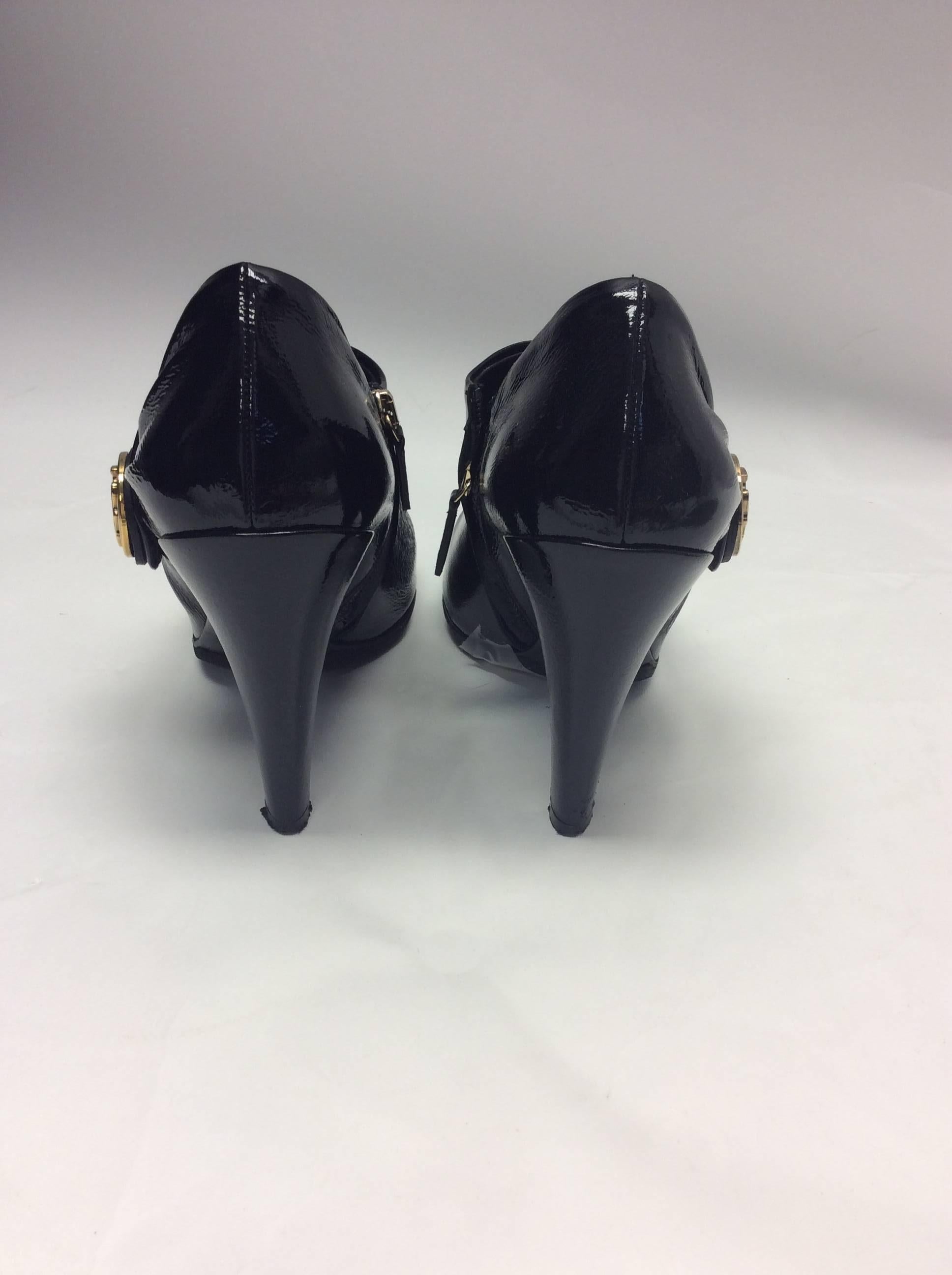 Gucci Patent Leather Short Ankle Booties In Excellent Condition For Sale In Narberth, PA