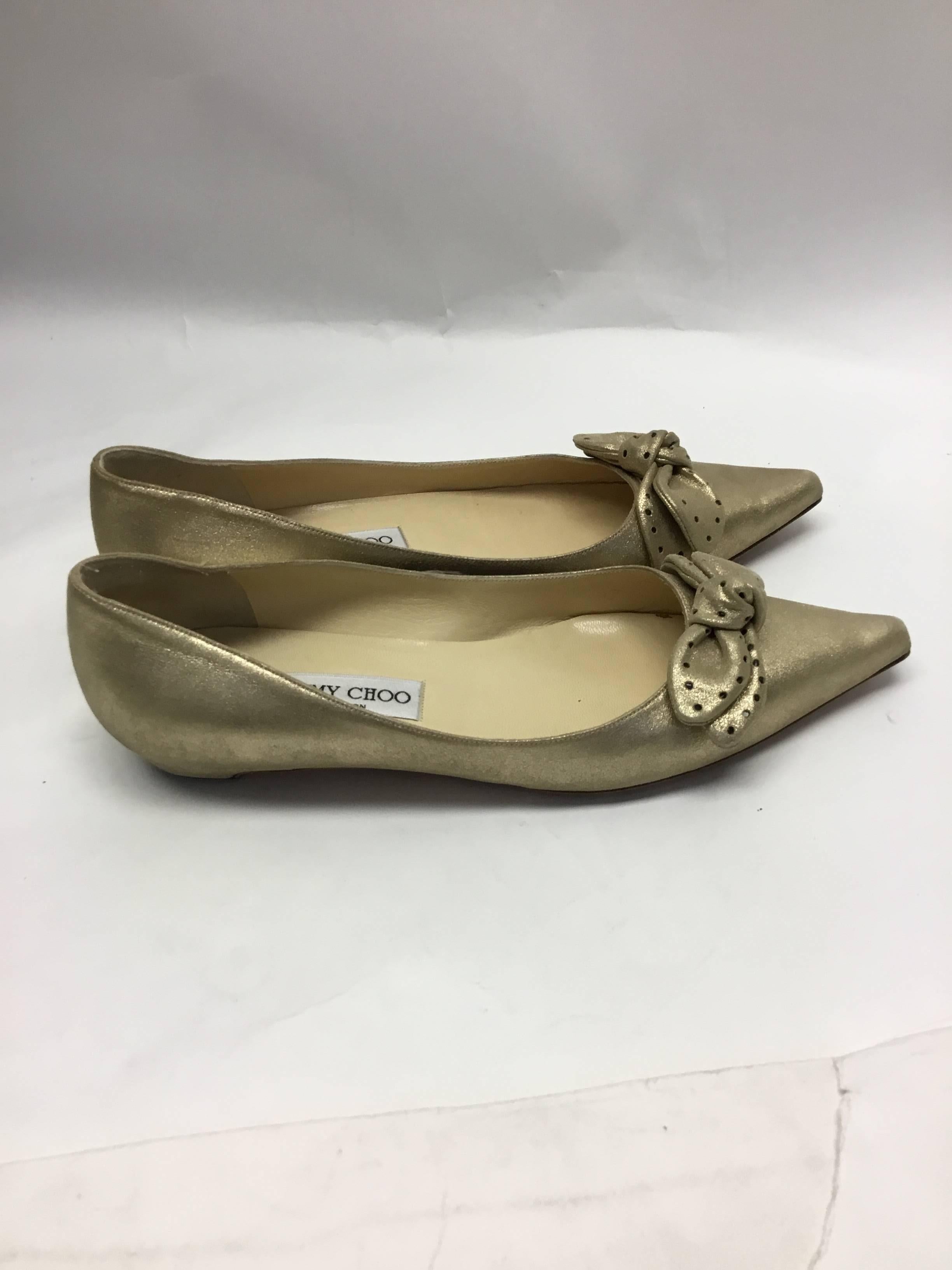 Jimmy Choo Gold Bow Flats
Size 39
Made in Italy
Bow detail 
Gold sheen color