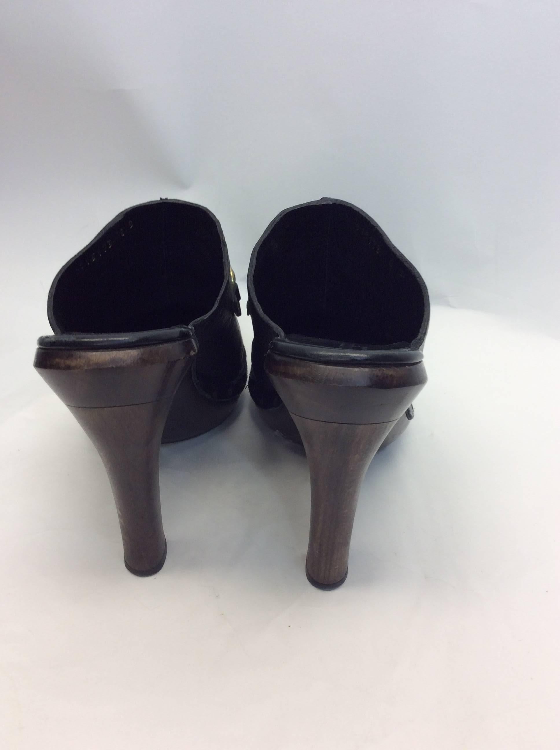 Gucci Black Leather Clog Heels In Excellent Condition In Narberth, PA