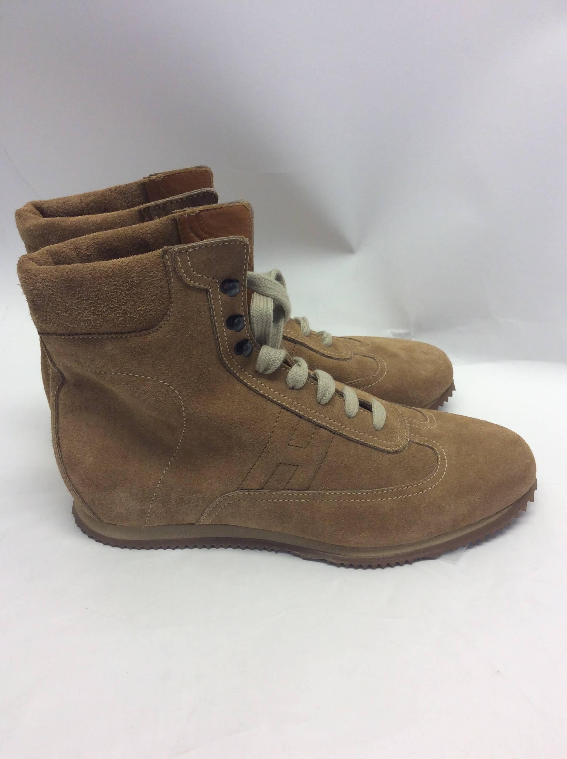 Hermes Suede Lace Up Camel Shoes In Good Condition For Sale In Narberth, PA