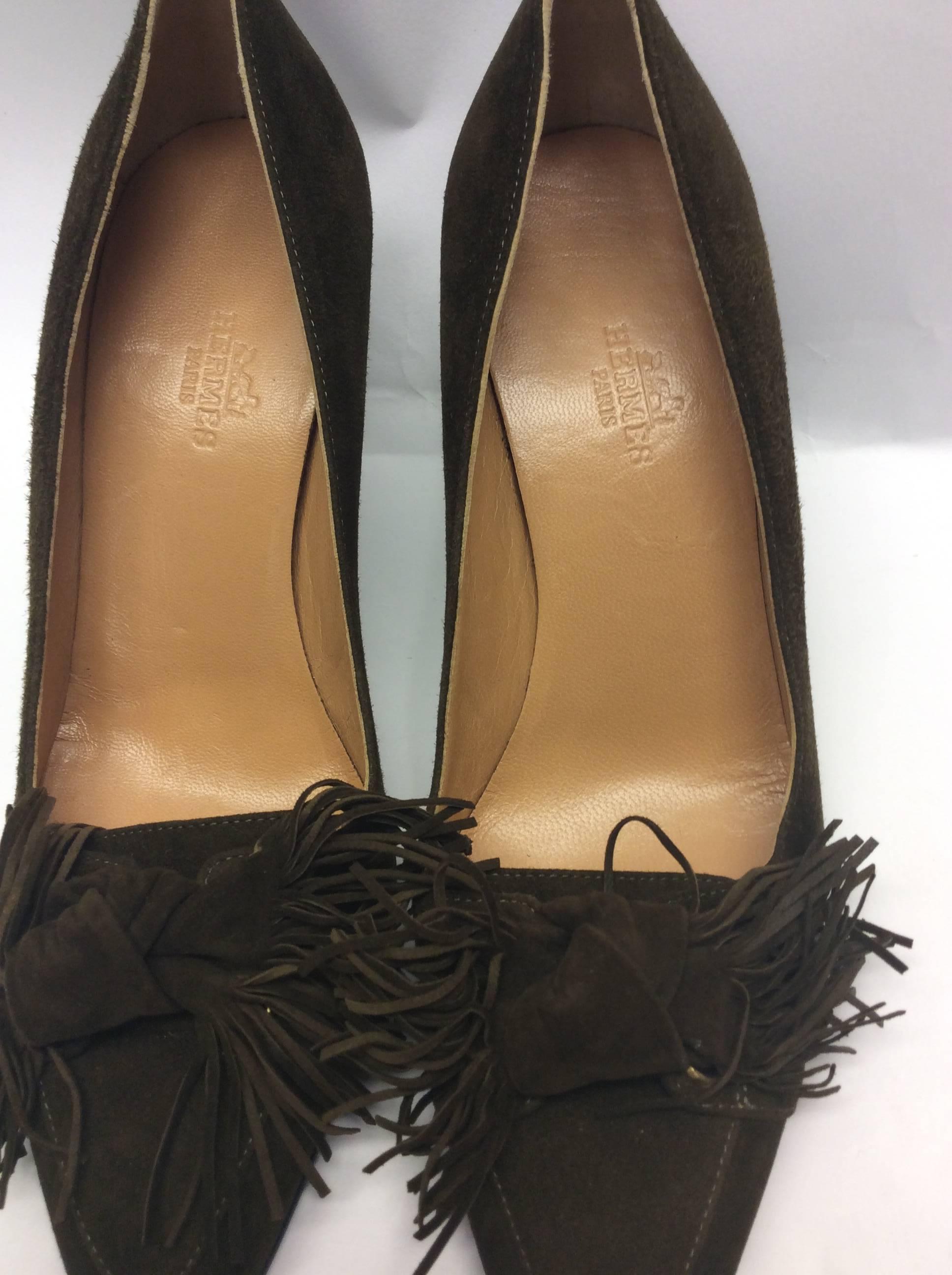 Hermes Suede Fringe Pumps
Size 36
Made in Italy
$499
2.75 inch heel
Brown in color
